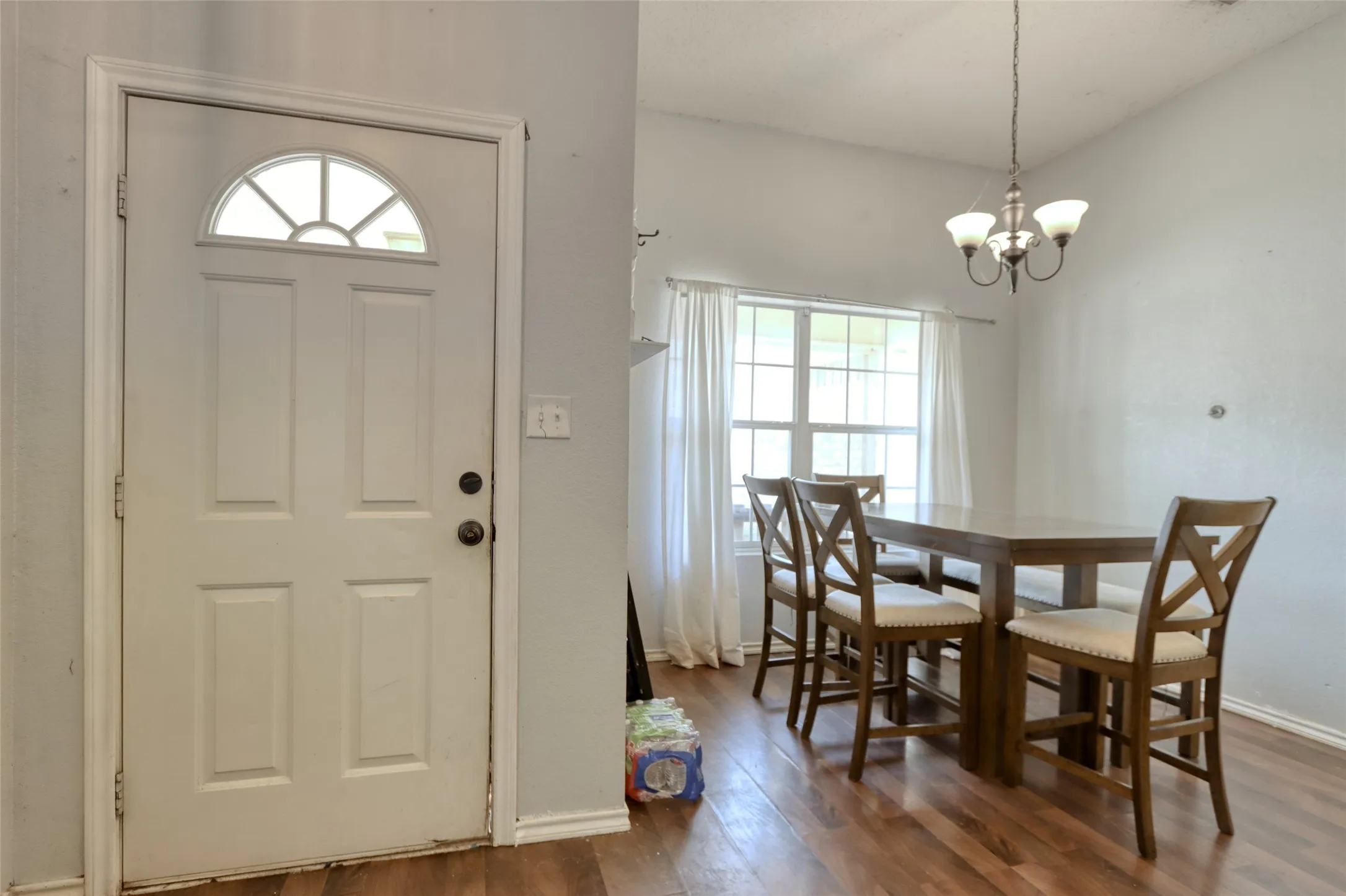 Single Family Residence For Sale in Mc Lennan County , 108 Wolf Lane, Lacy Lakeview, Texas 76705, 3 Bedroom, 2 Bathroom, 2 Garage spaces, 1,351 Sqft, built in 2004, mls#21312263, Real Estate Agent in Lacy Lakeview, Homes For Sale in Mc Lennan county, Homes For Sale in Lacy Lakeview, Realtor in Lacy Lakeview Texas, Real Estate Brokerage Independent Realty Texas, Luminita Cordes Realtor