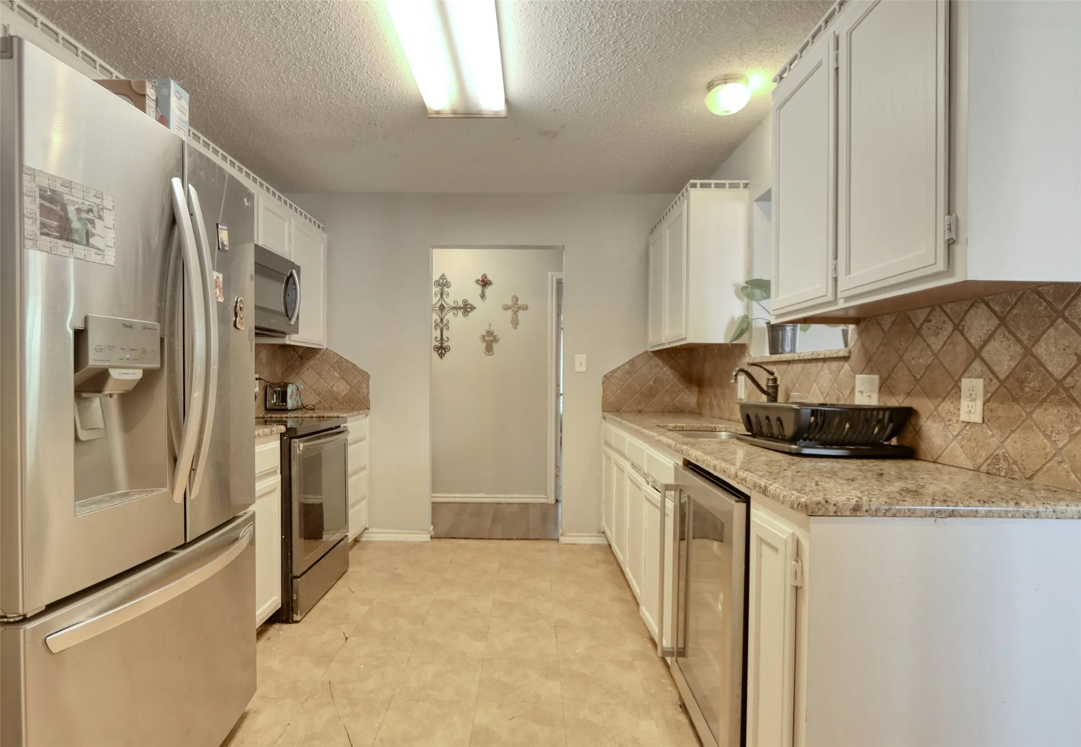 Single Family Residence For Sale in Mc Lennan County , 108 Wolf Lane, Lacy Lakeview, Texas 76705, 3 Bedroom, 2 Bathroom, 2 Garage spaces, 1,351 Sqft, built in 2004, mls#21312263, Real Estate Agent in Lacy Lakeview, Homes For Sale in Mc Lennan county, Homes For Sale in Lacy Lakeview, Realtor in Lacy Lakeview Texas, Real Estate Brokerage Independent Realty Texas, Luminita Cordes Realtor