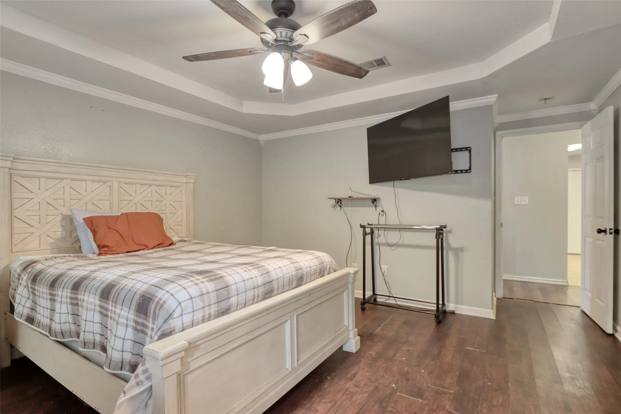 Single Family Residence For Sale in Mc Lennan County , 108 Wolf Lane, Lacy Lakeview, Texas 76705, 3 Bedroom, 2 Bathroom, 2 Garage spaces, 1,351 Sqft, built in 2004, mls#21312263, Real Estate Agent in Lacy Lakeview, Homes For Sale in Mc Lennan county, Homes For Sale in Lacy Lakeview, Realtor in Lacy Lakeview Texas, Real Estate Brokerage Independent Realty Texas, Luminita Cordes Realtor