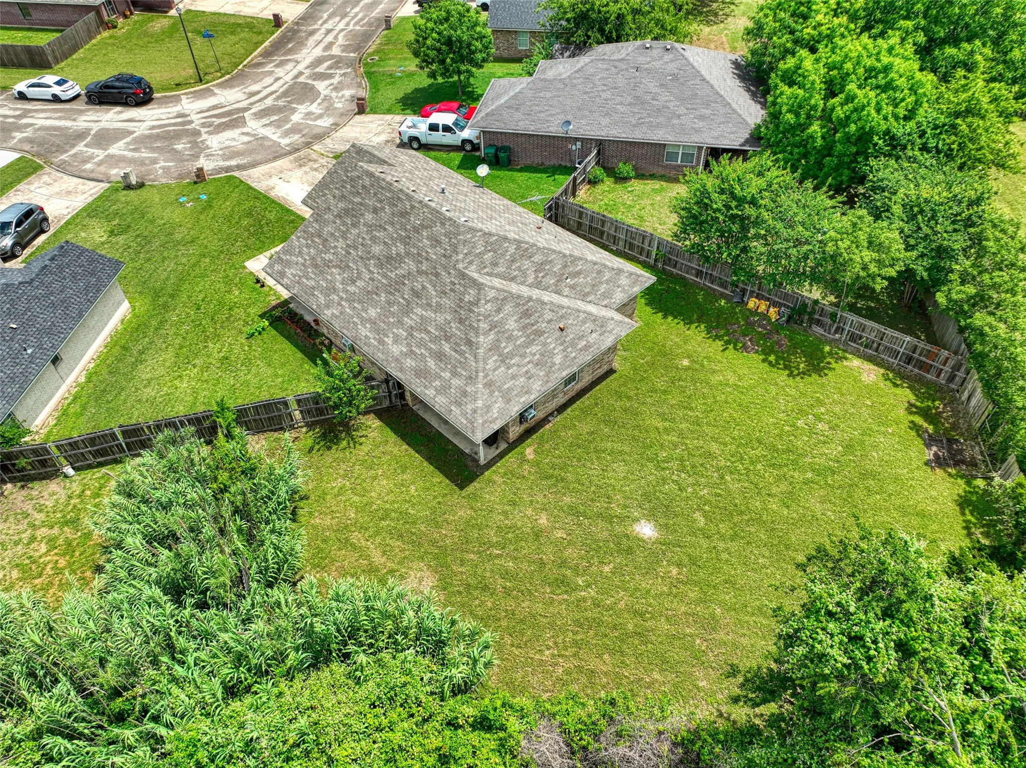 Single Family Residence For Sale in Mc Lennan County , 108 Wolf Lane, Lacy Lakeview, Texas 76705, 3 Bedroom, 2 Bathroom, 2 Garage spaces, 1,351 Sqft, built in 2004, mls#21312263, Real Estate Agent in Lacy Lakeview, Homes For Sale in Mc Lennan county, Homes For Sale in Lacy Lakeview, Realtor in Lacy Lakeview Texas, Real Estate Brokerage Independent Realty Texas, Luminita Cordes Realtor