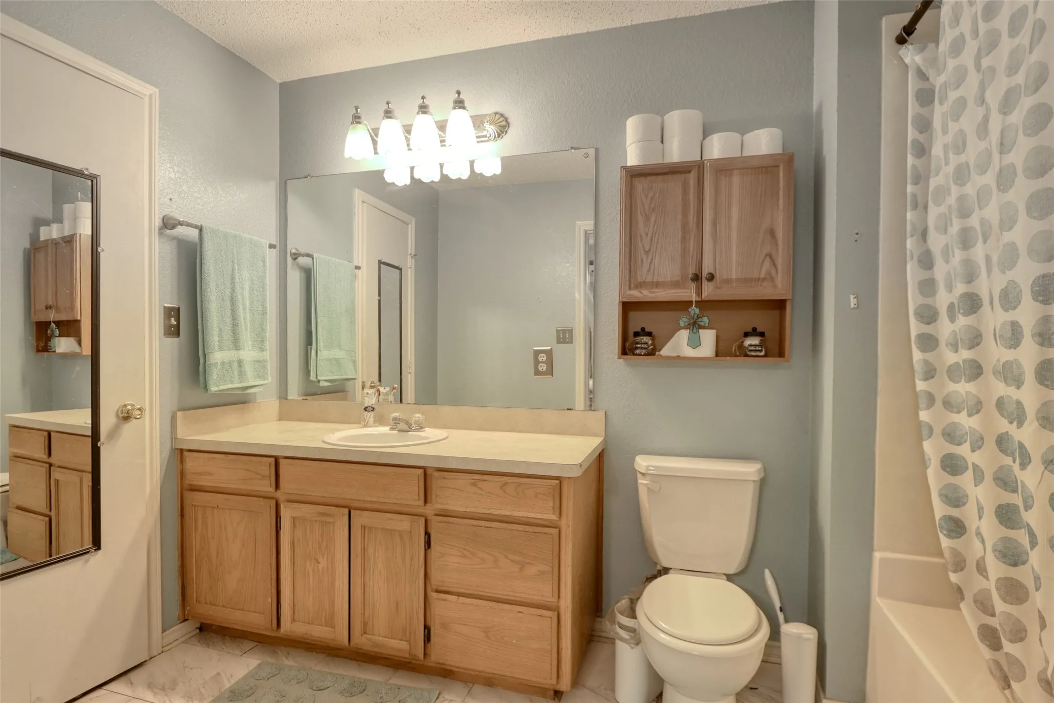 Single Family Residence For Sale in Mc Lennan County , 108 Wolf Lane, Lacy Lakeview, Texas 76705, 3 Bedroom, 2 Bathroom, 2 Garage spaces, 1,351 Sqft, built in 2004, mls#21312263, Real Estate Agent in Lacy Lakeview, Homes For Sale in Mc Lennan county, Homes For Sale in Lacy Lakeview, Realtor in Lacy Lakeview Texas, Real Estate Brokerage Independent Realty Texas, Luminita Cordes Realtor