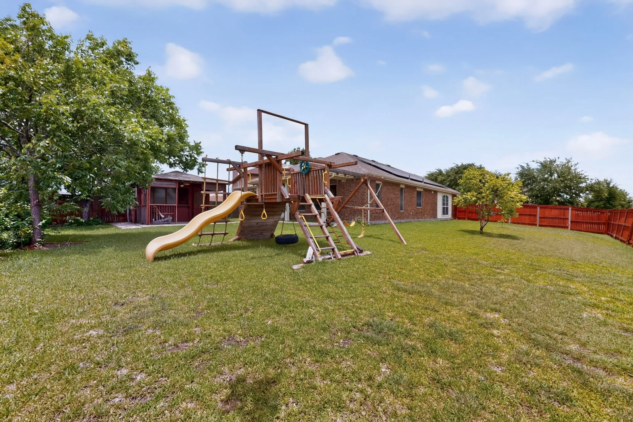 Single Family Residence For Sale in Kaufman County , 101 Wandering Drive, Forney, Texas 75126, 3 Bedroom, 2 Bathroom, 2 Garage spaces, 2,062 Sqft, built in 2003, mls#21312268, Real Estate Agent in Forney, Homes For Sale in Kaufman county, Homes For Sale in Forney, Realtor in Forney Texas, Real Estate Brokerage Independent Realty Texas, Luminita Cordes Realtor