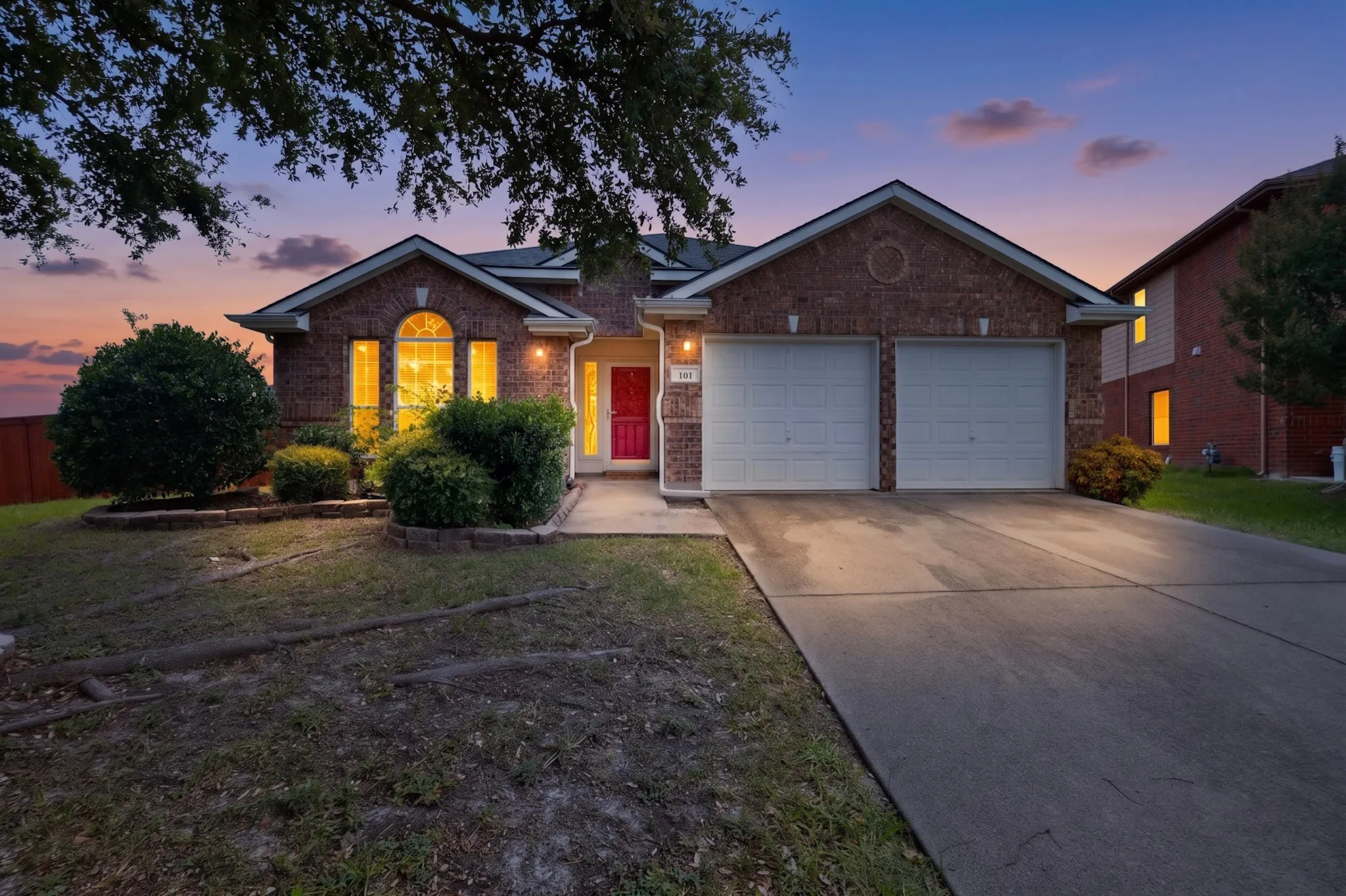 Single Family Residence For Sale in Kaufman County , 101 Wandering Drive, Forney, Texas 75126, 3 Bedroom, 2 Bathroom, 2 Garage spaces, 2,062 Sqft, built in 2003, mls#21312268, Real Estate Agent in Forney, Homes For Sale in Kaufman county, Homes For Sale in Forney, Realtor in Forney Texas, Real Estate Brokerage Independent Realty Texas, Luminita Cordes Realtor