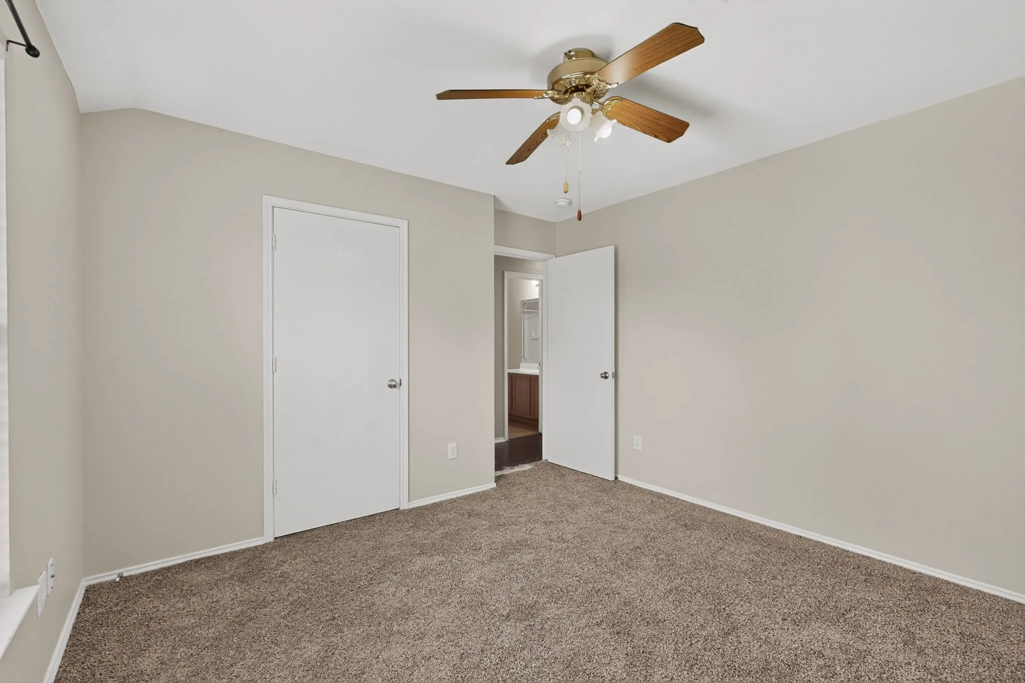 Single Family Residence For Sale in Kaufman County , 101 Wandering Drive, Forney, Texas 75126, 3 Bedroom, 2 Bathroom, 2 Garage spaces, 2,062 Sqft, built in 2003, mls#21312268, Real Estate Agent in Forney, Homes For Sale in Kaufman county, Homes For Sale in Forney, Realtor in Forney Texas, Real Estate Brokerage Independent Realty Texas, Luminita Cordes Realtor