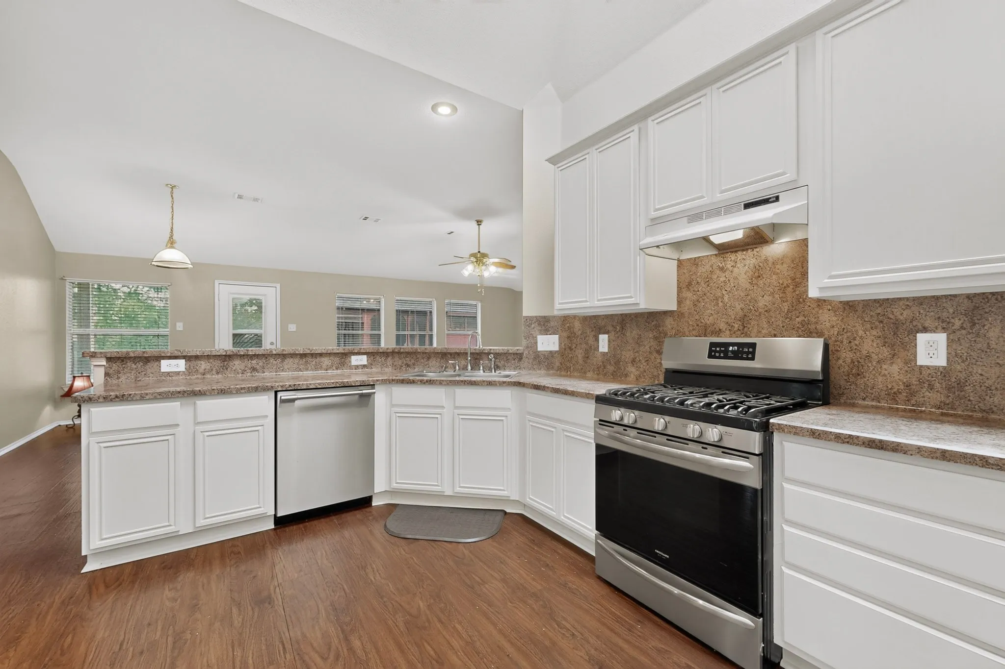 Single Family Residence For Sale in Kaufman County , 101 Wandering Drive, Forney, Texas 75126, 3 Bedroom, 2 Bathroom, 2 Garage spaces, 2,062 Sqft, built in 2003, mls#21312268, Real Estate Agent in Forney, Homes For Sale in Kaufman county, Homes For Sale in Forney, Realtor in Forney Texas, Real Estate Brokerage Independent Realty Texas, Luminita Cordes Realtor