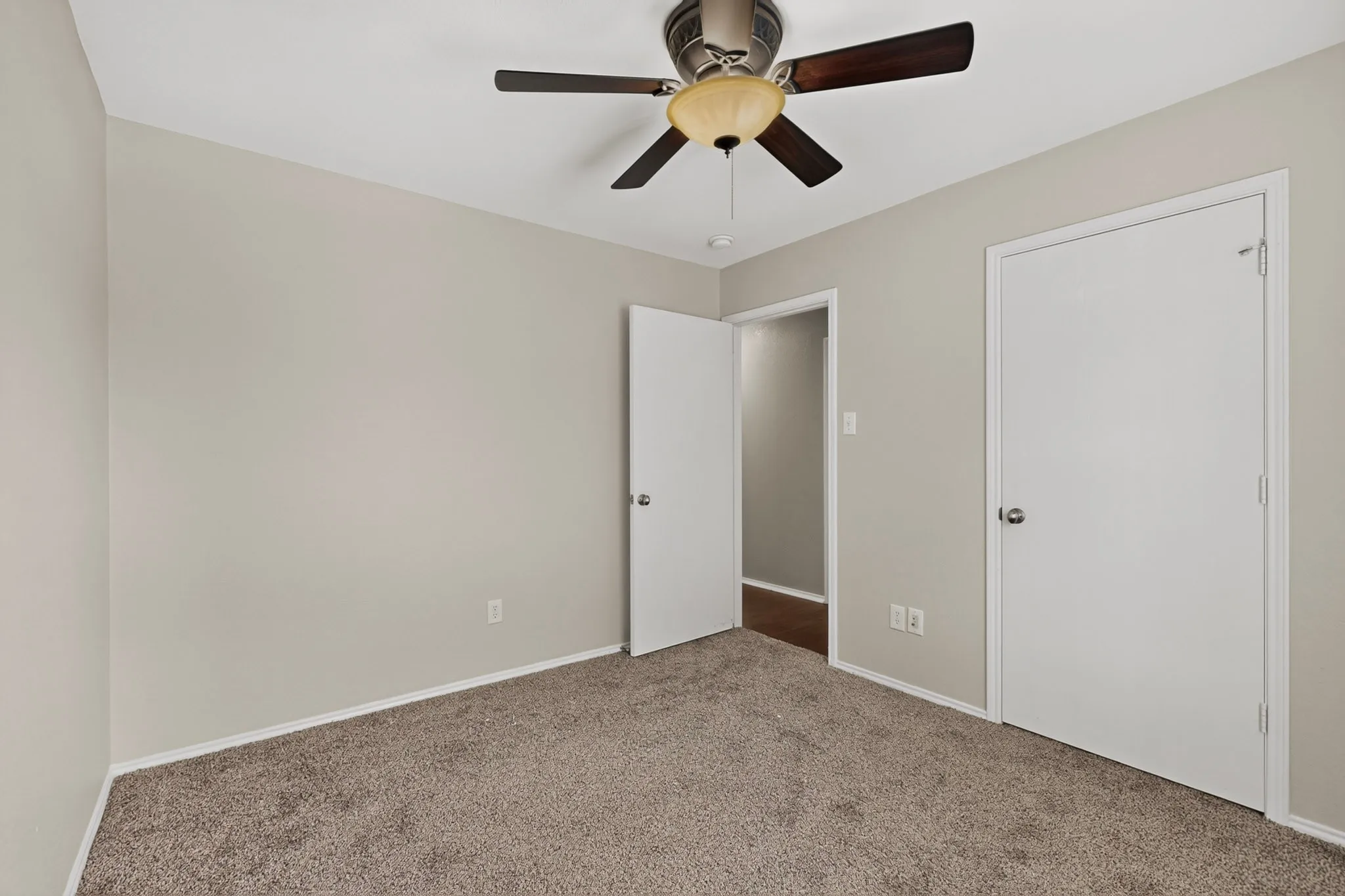 Single Family Residence For Sale in Kaufman County , 101 Wandering Drive, Forney, Texas 75126, 3 Bedroom, 2 Bathroom, 2 Garage spaces, 2,062 Sqft, built in 2003, mls#21312268, Real Estate Agent in Forney, Homes For Sale in Kaufman county, Homes For Sale in Forney, Realtor in Forney Texas, Real Estate Brokerage Independent Realty Texas, Luminita Cordes Realtor