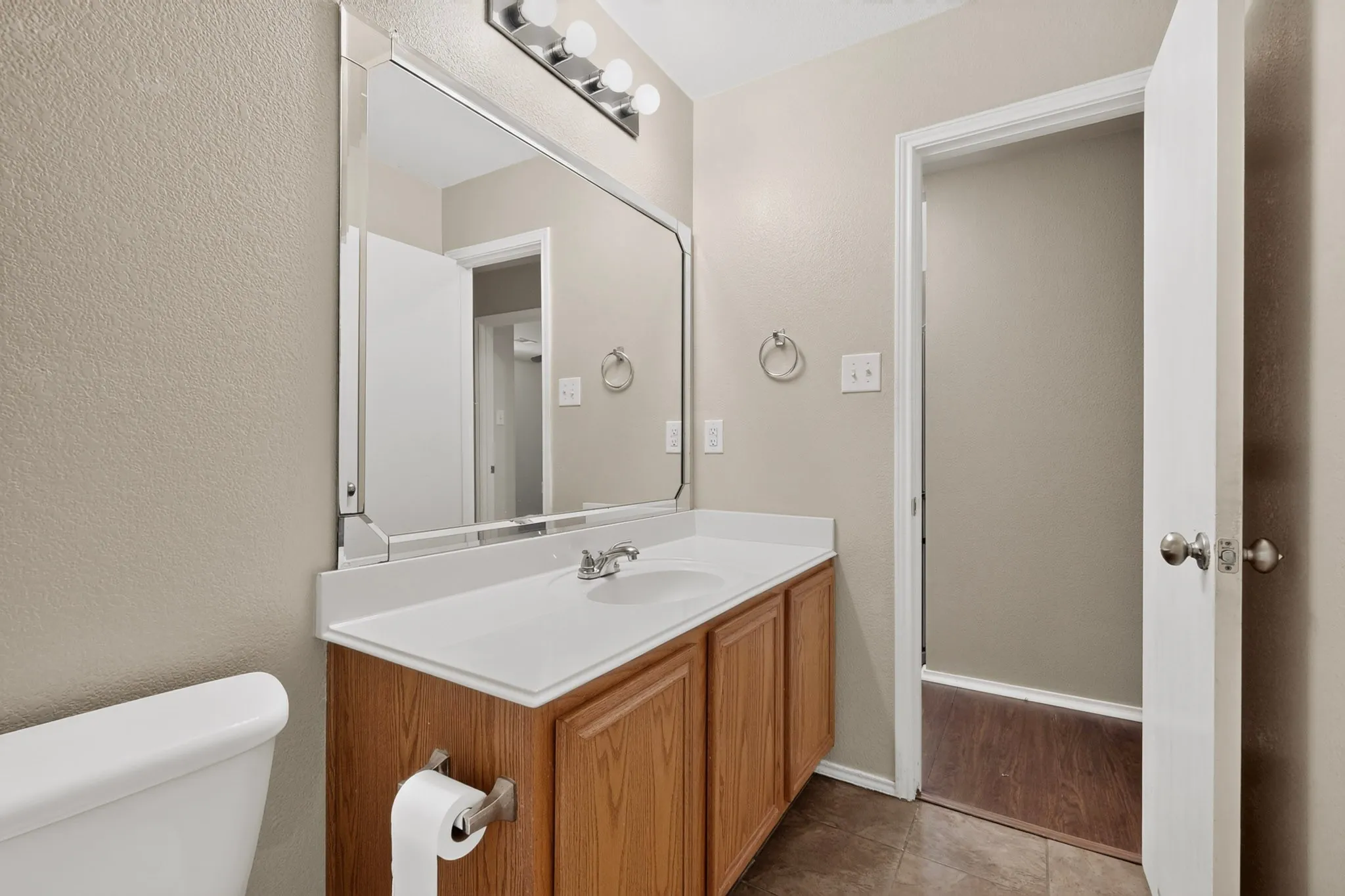 Single Family Residence For Sale in Kaufman County , 101 Wandering Drive, Forney, Texas 75126, 3 Bedroom, 2 Bathroom, 2 Garage spaces, 2,062 Sqft, built in 2003, mls#21312268, Real Estate Agent in Forney, Homes For Sale in Kaufman county, Homes For Sale in Forney, Realtor in Forney Texas, Real Estate Brokerage Independent Realty Texas, Luminita Cordes Realtor