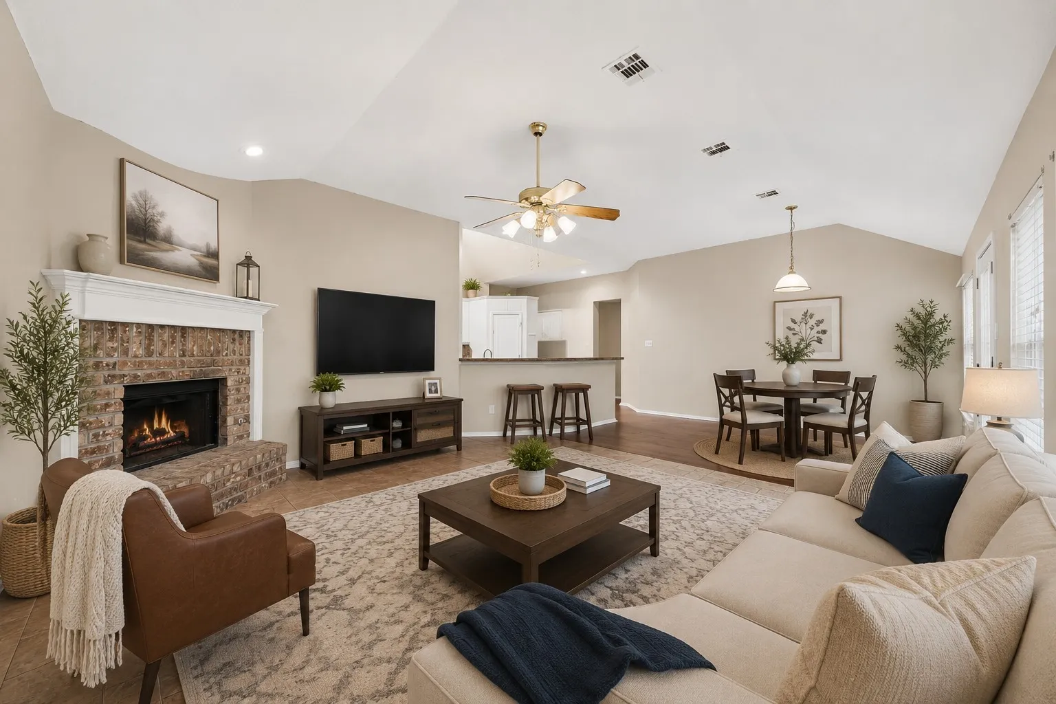 Single Family Residence For Sale in Kaufman County , 101 Wandering Drive, Forney, Texas 75126, 3 Bedroom, 2 Bathroom, 2 Garage spaces, 2,062 Sqft, built in 2003, mls#21312268, Real Estate Agent in Forney, Homes For Sale in Kaufman county, Homes For Sale in Forney, Realtor in Forney Texas, Real Estate Brokerage Independent Realty Texas, Luminita Cordes Realtor