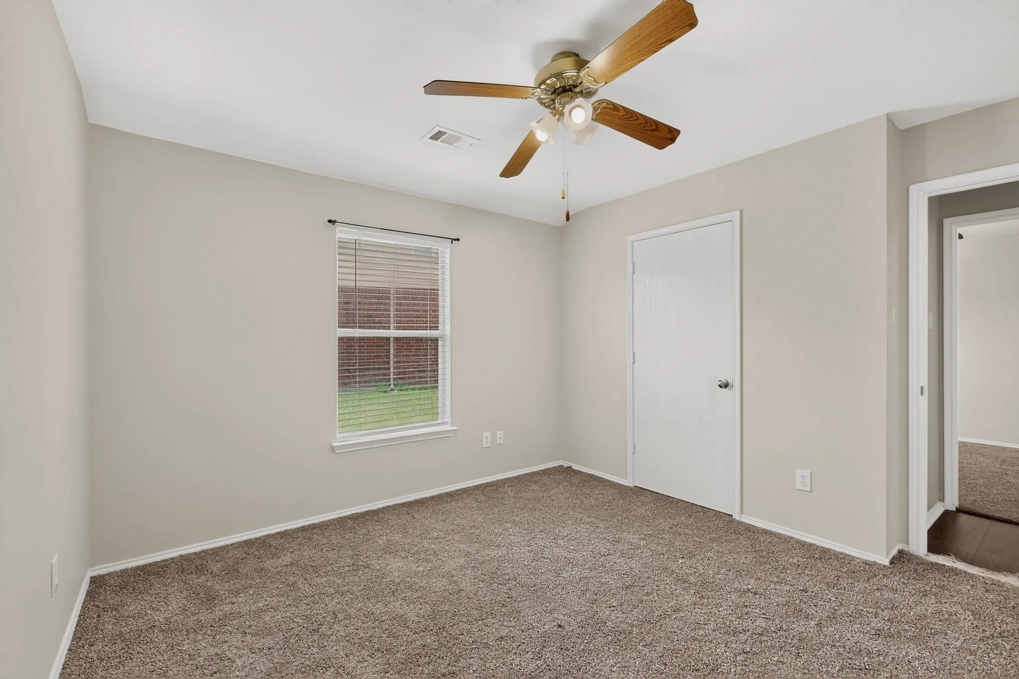 Single Family Residence For Sale in Kaufman County , 101 Wandering Drive, Forney, Texas 75126, 3 Bedroom, 2 Bathroom, 2 Garage spaces, 2,062 Sqft, built in 2003, mls#21312268, Real Estate Agent in Forney, Homes For Sale in Kaufman county, Homes For Sale in Forney, Realtor in Forney Texas, Real Estate Brokerage Independent Realty Texas, Luminita Cordes Realtor