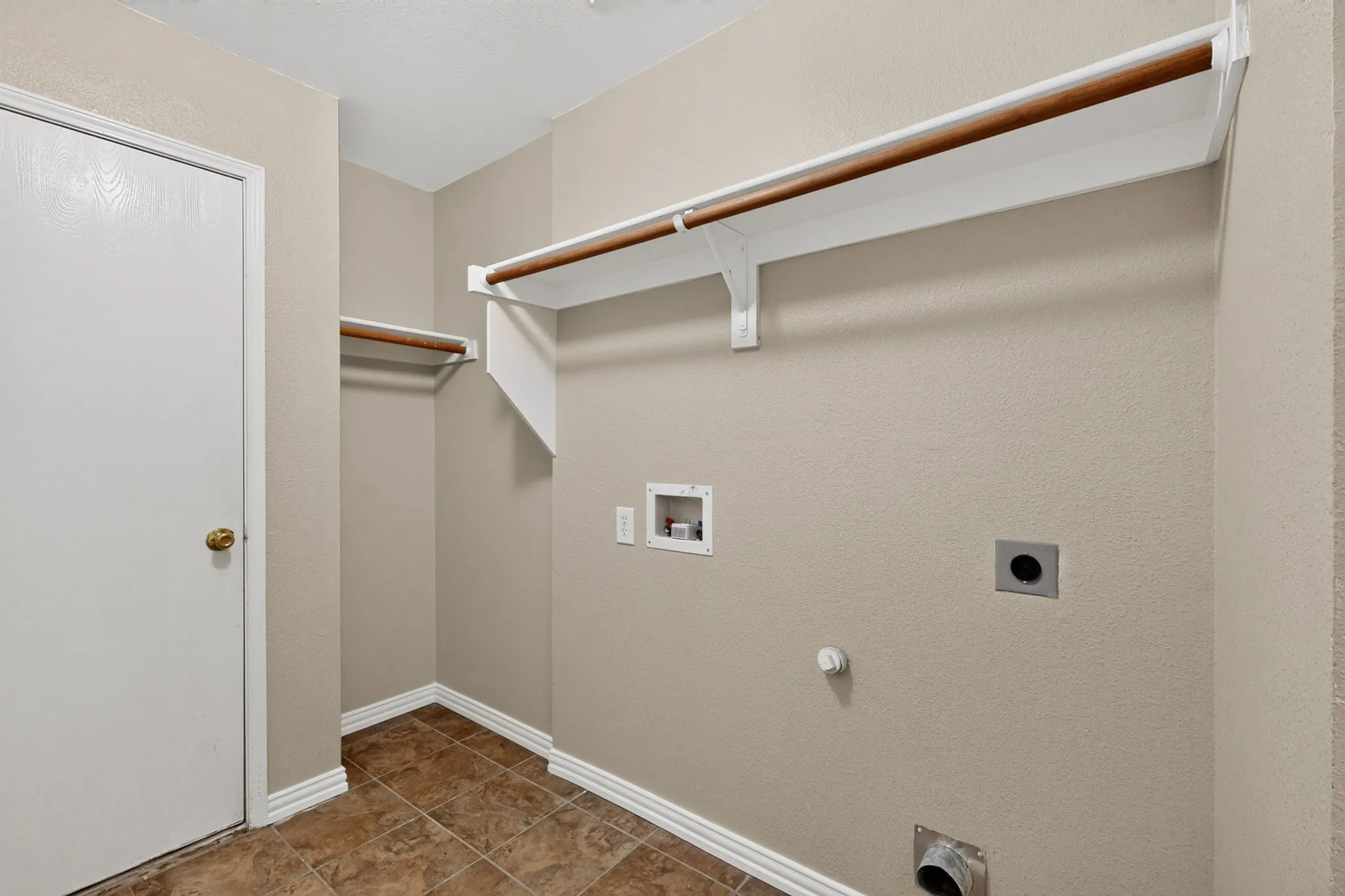 Single Family Residence For Sale in Kaufman County , 101 Wandering Drive, Forney, Texas 75126, 3 Bedroom, 2 Bathroom, 2 Garage spaces, 2,062 Sqft, built in 2003, mls#21312268, Real Estate Agent in Forney, Homes For Sale in Kaufman county, Homes For Sale in Forney, Realtor in Forney Texas, Real Estate Brokerage Independent Realty Texas, Luminita Cordes Realtor