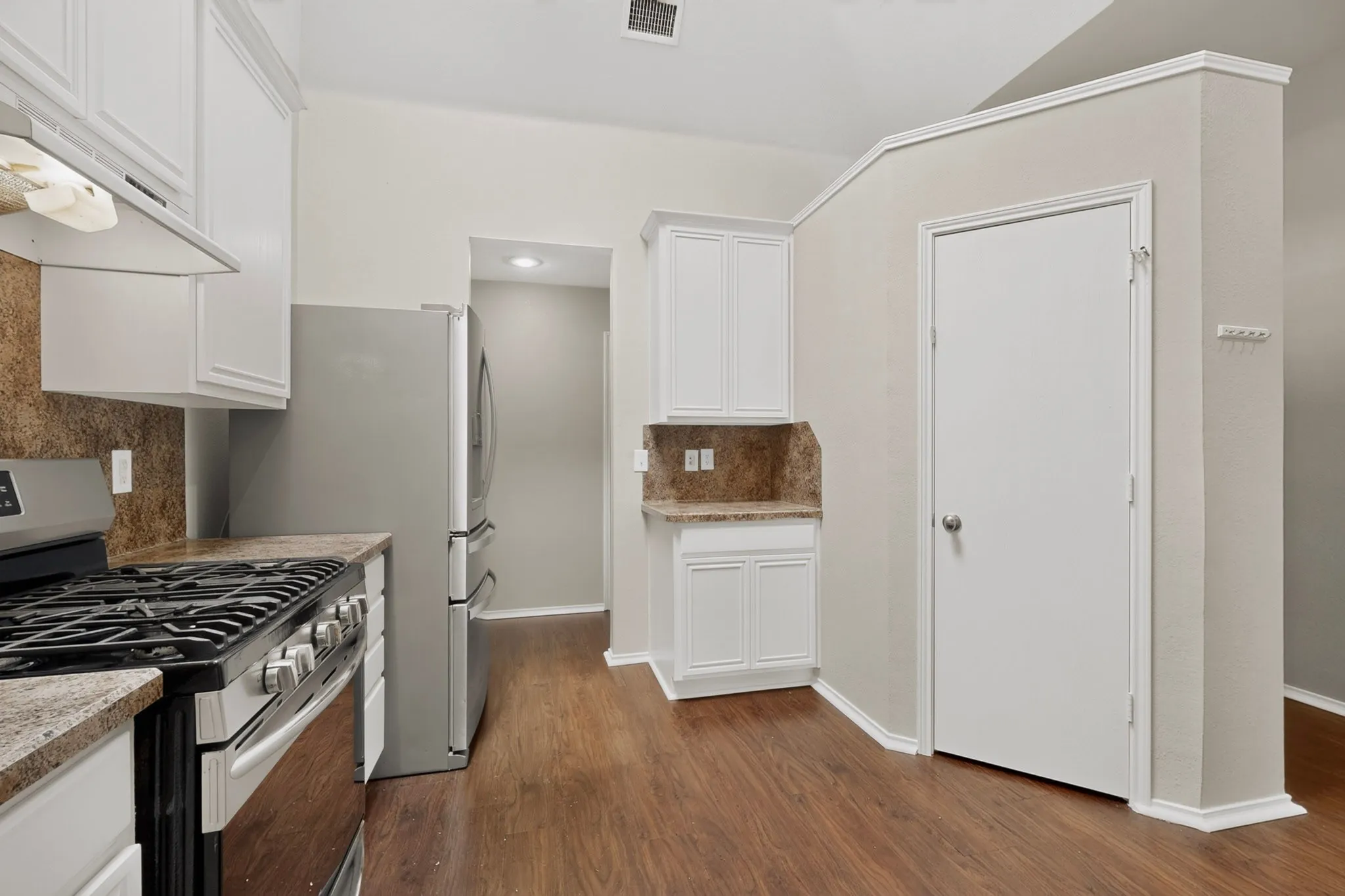 Single Family Residence For Sale in Kaufman County , 101 Wandering Drive, Forney, Texas 75126, 3 Bedroom, 2 Bathroom, 2 Garage spaces, 2,062 Sqft, built in 2003, mls#21312268, Real Estate Agent in Forney, Homes For Sale in Kaufman county, Homes For Sale in Forney, Realtor in Forney Texas, Real Estate Brokerage Independent Realty Texas, Luminita Cordes Realtor