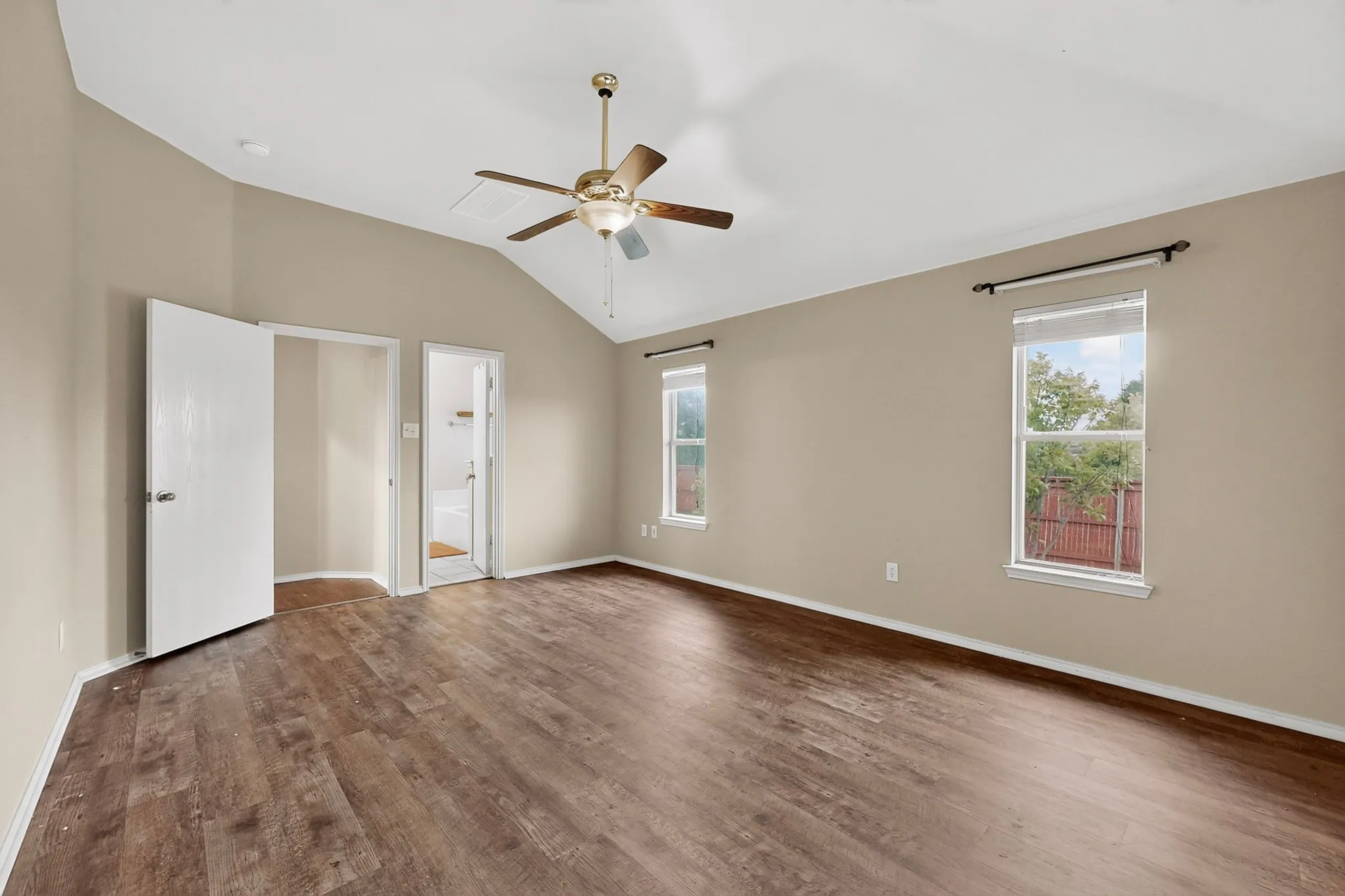 Single Family Residence For Sale in Kaufman County , 101 Wandering Drive, Forney, Texas 75126, 3 Bedroom, 2 Bathroom, 2 Garage spaces, 2,062 Sqft, built in 2003, mls#21312268, Real Estate Agent in Forney, Homes For Sale in Kaufman county, Homes For Sale in Forney, Realtor in Forney Texas, Real Estate Brokerage Independent Realty Texas, Luminita Cordes Realtor