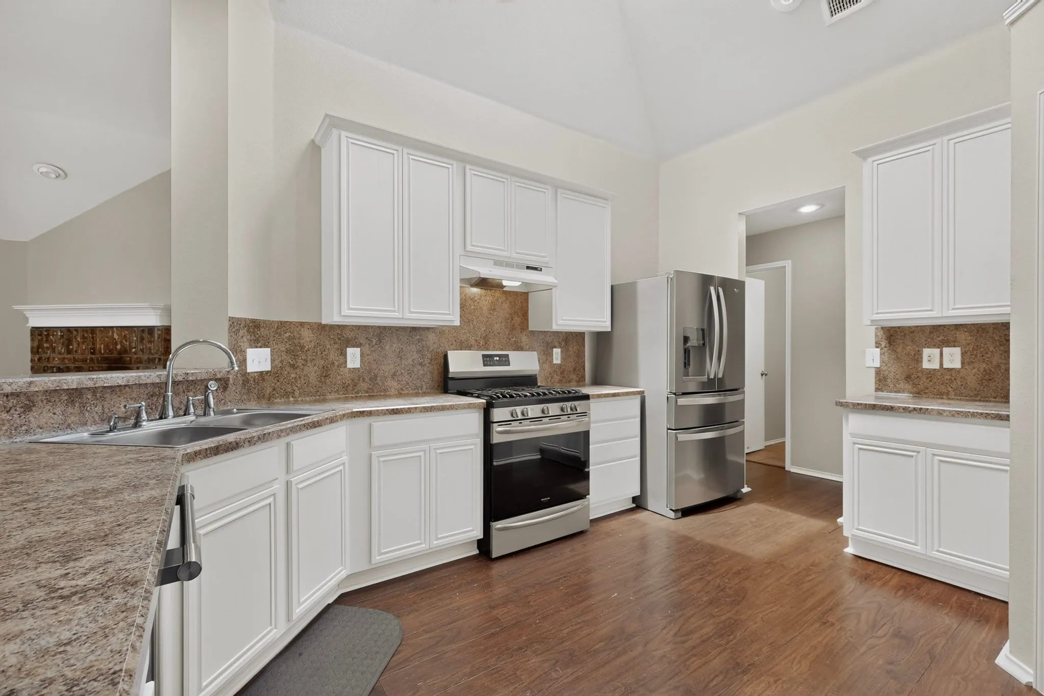 Single Family Residence For Sale in Kaufman County , 101 Wandering Drive, Forney, Texas 75126, 3 Bedroom, 2 Bathroom, 2 Garage spaces, 2,062 Sqft, built in 2003, mls#21312268, Real Estate Agent in Forney, Homes For Sale in Kaufman county, Homes For Sale in Forney, Realtor in Forney Texas, Real Estate Brokerage Independent Realty Texas, Luminita Cordes Realtor