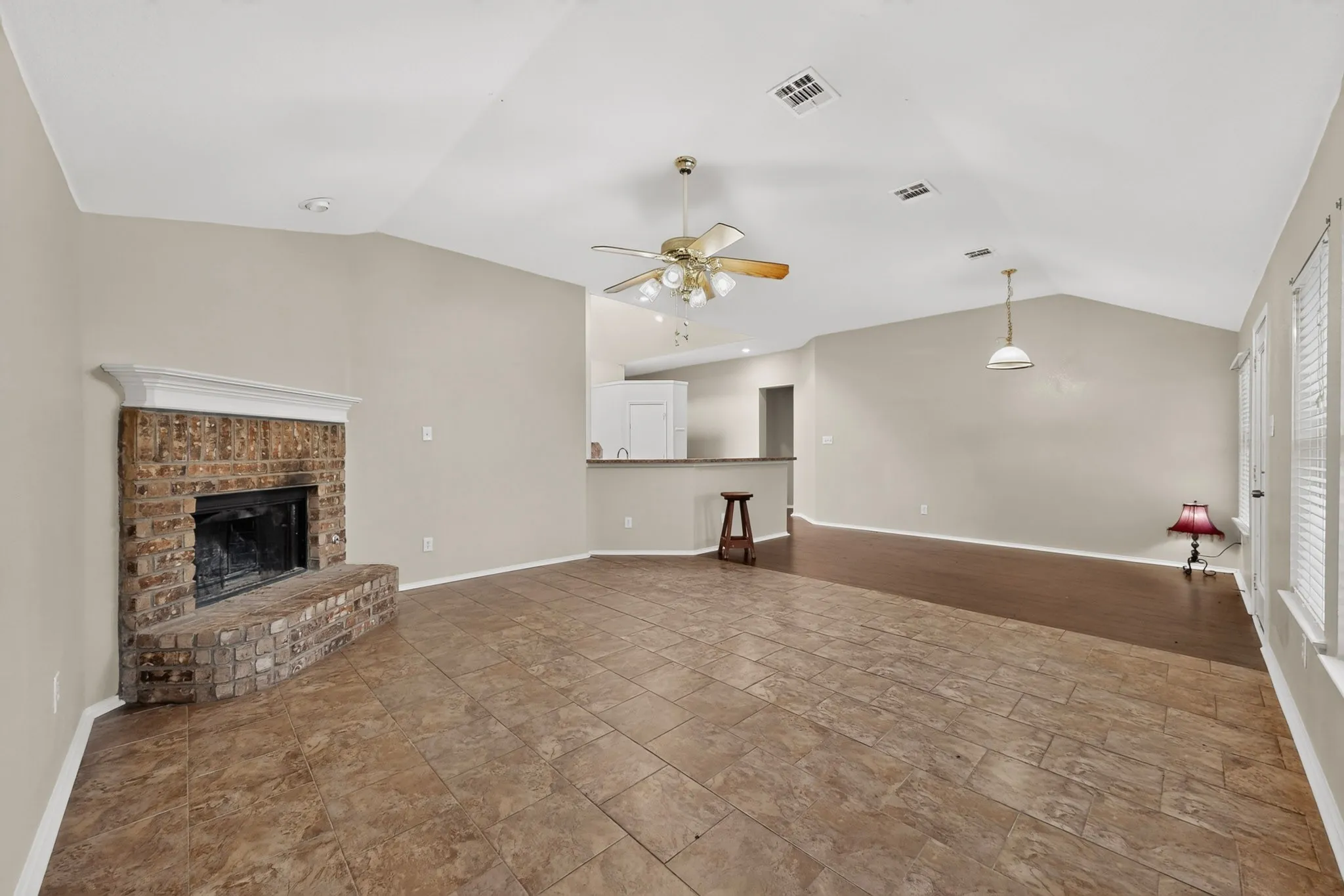 Single Family Residence For Sale in Kaufman County , 101 Wandering Drive, Forney, Texas 75126, 3 Bedroom, 2 Bathroom, 2 Garage spaces, 2,062 Sqft, built in 2003, mls#21312268, Real Estate Agent in Forney, Homes For Sale in Kaufman county, Homes For Sale in Forney, Realtor in Forney Texas, Real Estate Brokerage Independent Realty Texas, Luminita Cordes Realtor