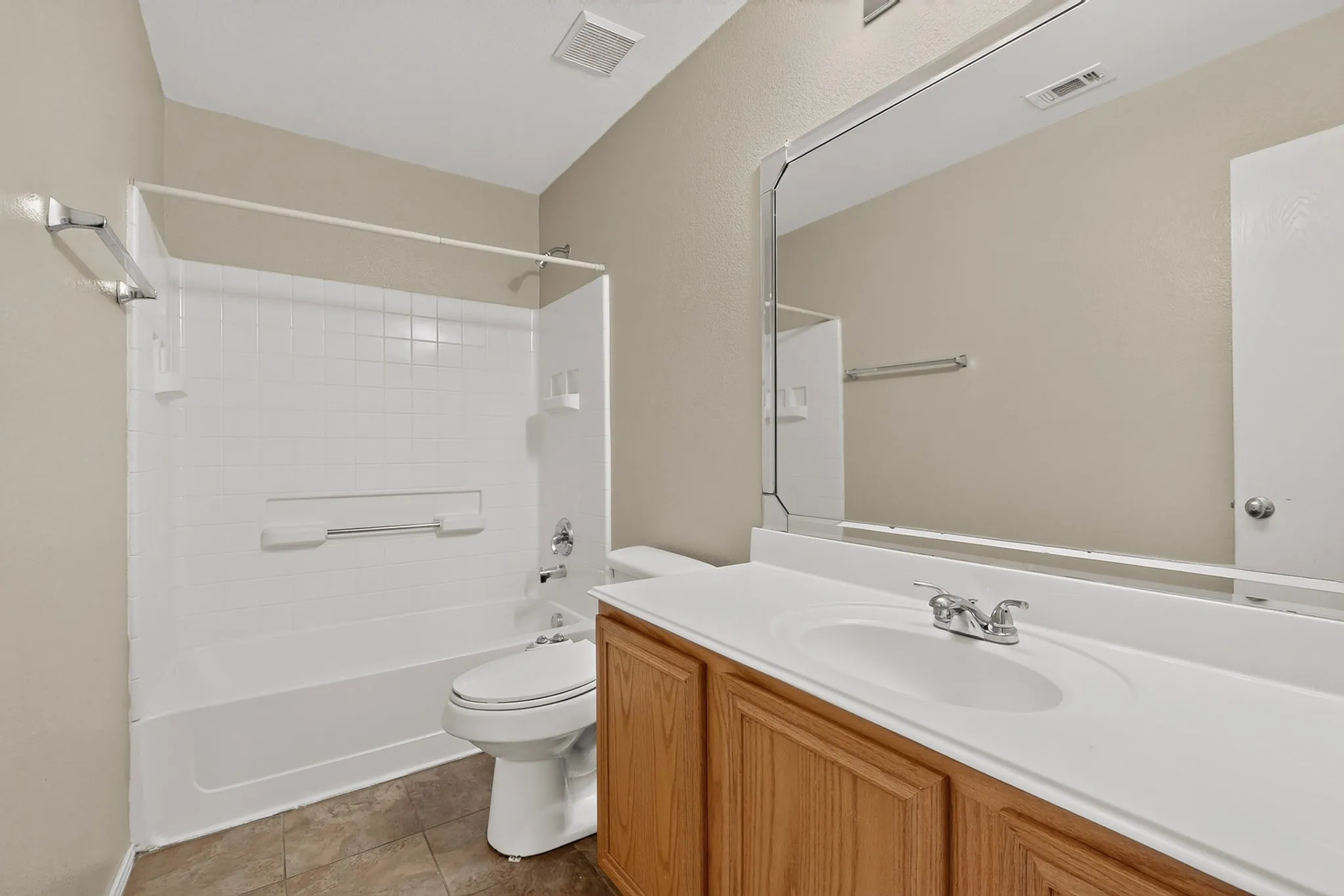 Single Family Residence For Sale in Kaufman County , 101 Wandering Drive, Forney, Texas 75126, 3 Bedroom, 2 Bathroom, 2 Garage spaces, 2,062 Sqft, built in 2003, mls#21312268, Real Estate Agent in Forney, Homes For Sale in Kaufman county, Homes For Sale in Forney, Realtor in Forney Texas, Real Estate Brokerage Independent Realty Texas, Luminita Cordes Realtor