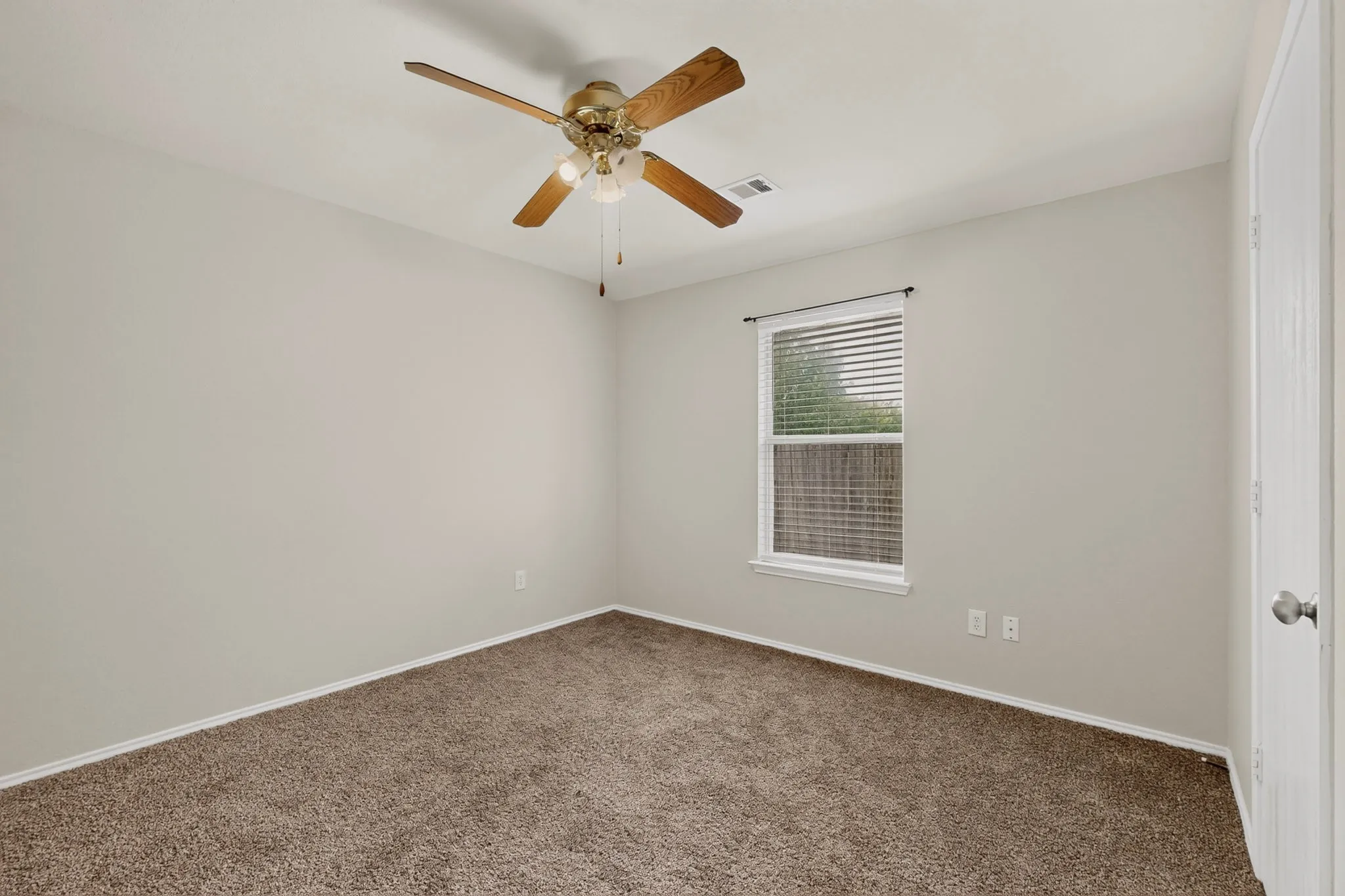 Single Family Residence For Sale in Kaufman County , 101 Wandering Drive, Forney, Texas 75126, 3 Bedroom, 2 Bathroom, 2 Garage spaces, 2,062 Sqft, built in 2003, mls#21312268, Real Estate Agent in Forney, Homes For Sale in Kaufman county, Homes For Sale in Forney, Realtor in Forney Texas, Real Estate Brokerage Independent Realty Texas, Luminita Cordes Realtor