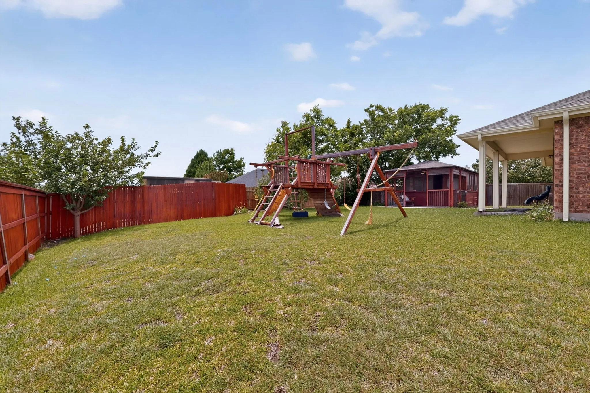 Single Family Residence For Sale in Kaufman County , 101 Wandering Drive, Forney, Texas 75126, 3 Bedroom, 2 Bathroom, 2 Garage spaces, 2,062 Sqft, built in 2003, mls#21312268, Real Estate Agent in Forney, Homes For Sale in Kaufman county, Homes For Sale in Forney, Realtor in Forney Texas, Real Estate Brokerage Independent Realty Texas, Luminita Cordes Realtor
