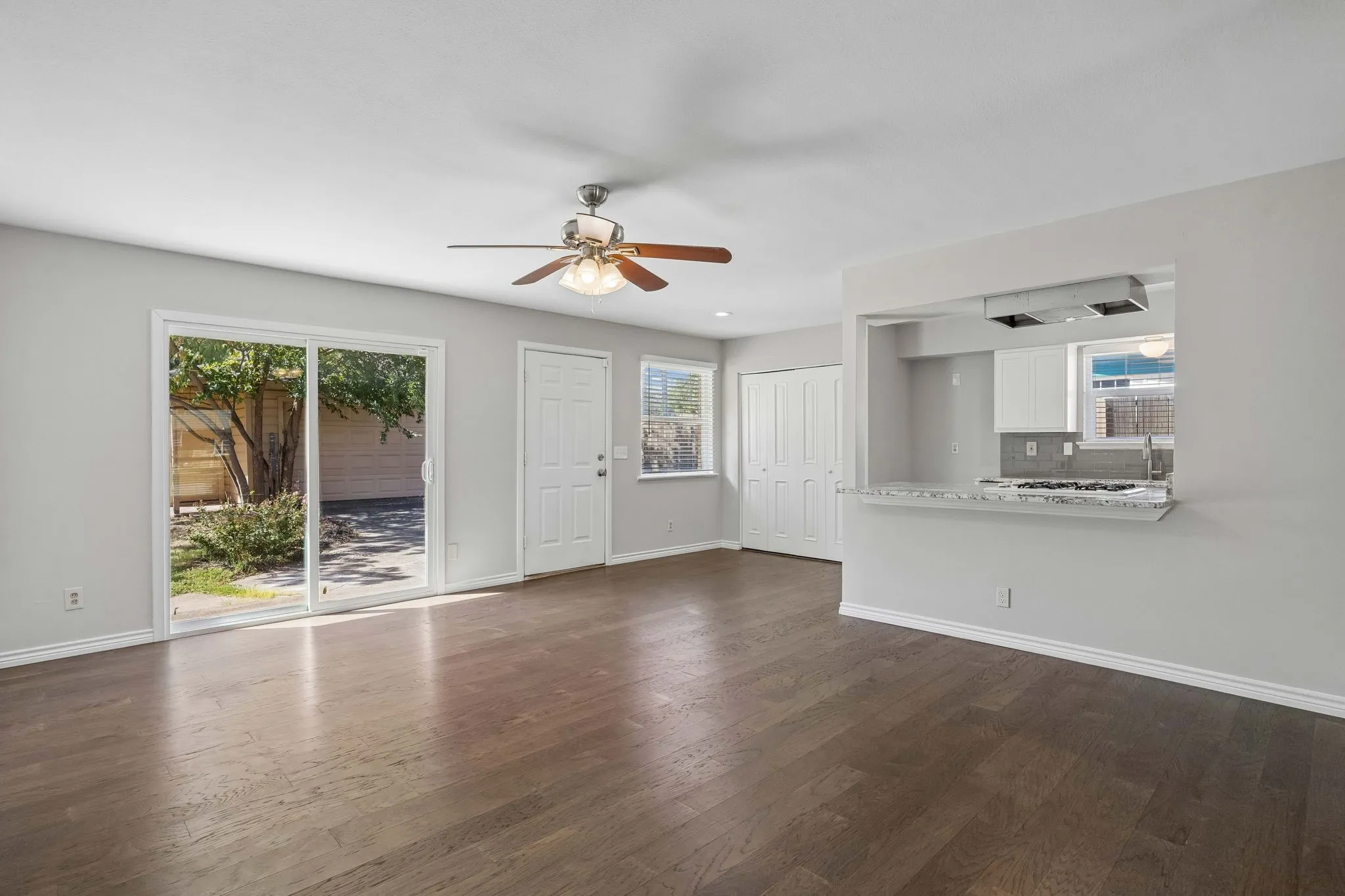 Single Family Residence For Sale in Dallas County , 1239 Evergreen Drive, Richardson, Texas 75080, 3 Bedroom, 2 Bathroom, 2 Garage spaces, 1,632 Sqft, built in 1959, mls#21312153, Real Estate Agent in Richardson, Homes For Sale in Dallas county, Homes For Sale in Richardson, Realtor in Richardson Texas, Real Estate Brokerage Independent Realty Texas, Luminita Cordes Realtor