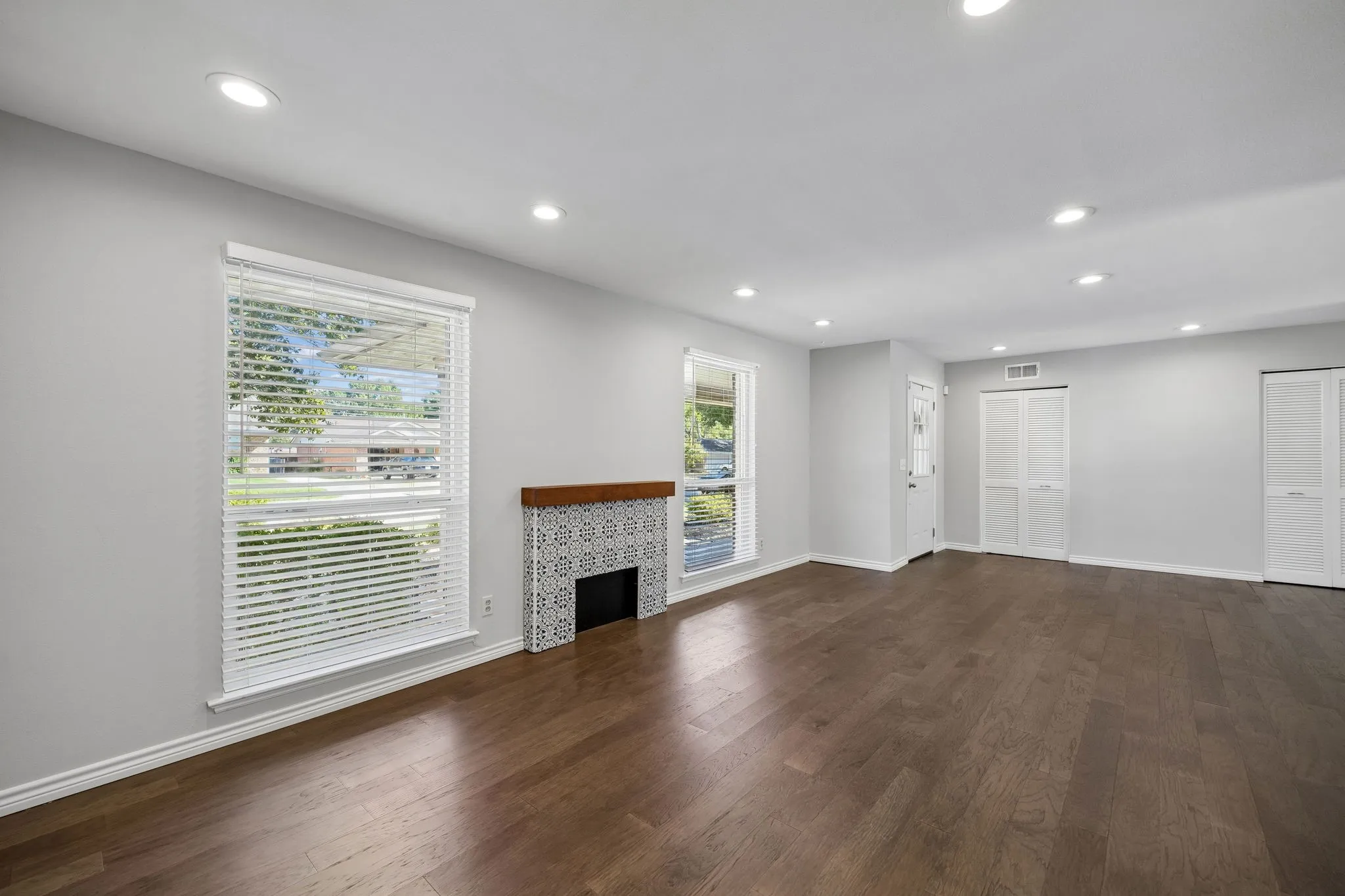 Single Family Residence For Sale in Dallas County , 1239 Evergreen Drive, Richardson, Texas 75080, 3 Bedroom, 2 Bathroom, 2 Garage spaces, 1,632 Sqft, built in 1959, mls#21312153, Real Estate Agent in Richardson, Homes For Sale in Dallas county, Homes For Sale in Richardson, Realtor in Richardson Texas, Real Estate Brokerage Independent Realty Texas, Luminita Cordes Realtor
