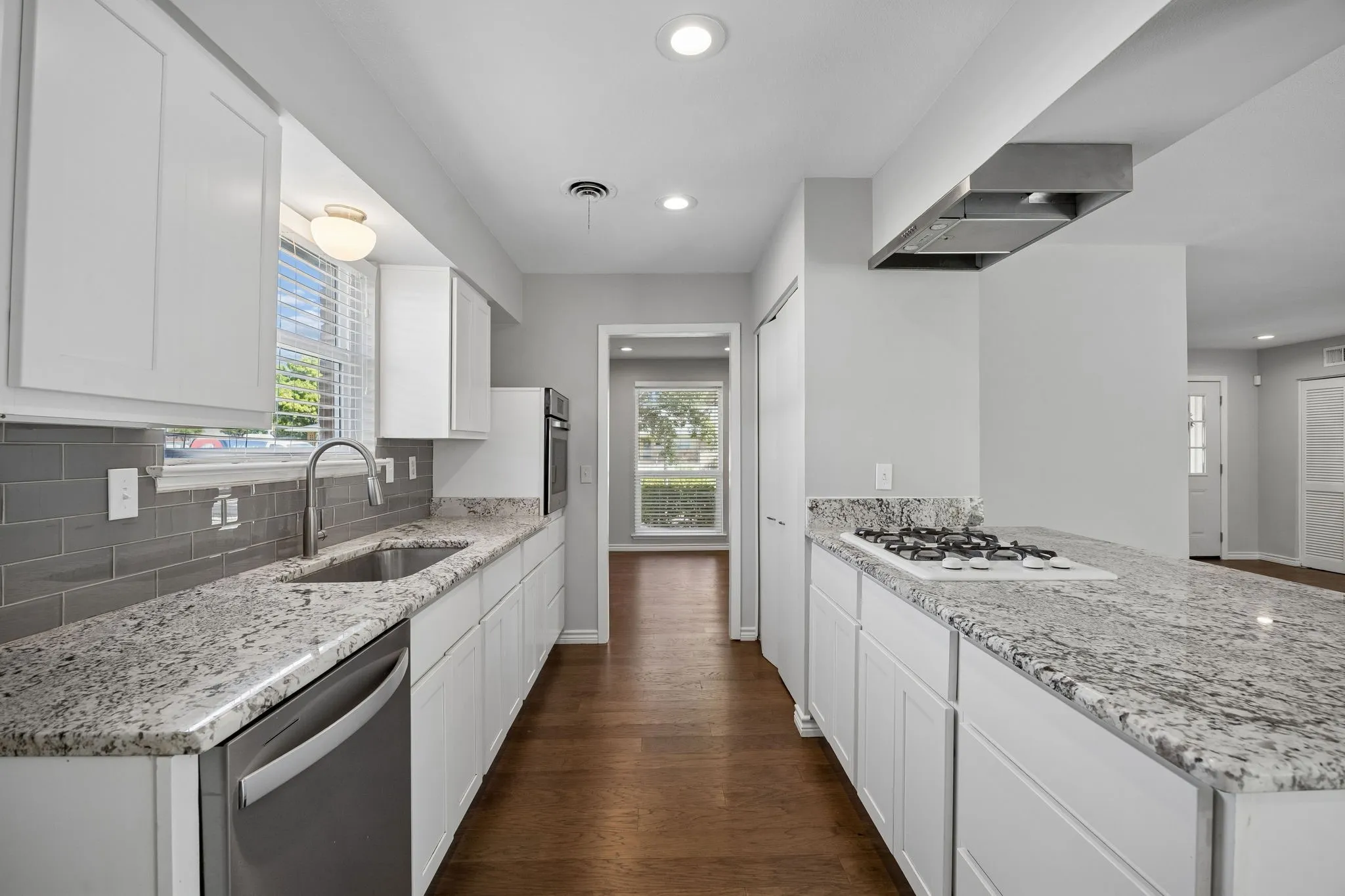 Single Family Residence For Sale in Dallas County , 1239 Evergreen Drive, Richardson, Texas 75080, 3 Bedroom, 2 Bathroom, 2 Garage spaces, 1,632 Sqft, built in 1959, mls#21312153, Real Estate Agent in Richardson, Homes For Sale in Dallas county, Homes For Sale in Richardson, Realtor in Richardson Texas, Real Estate Brokerage Independent Realty Texas, Luminita Cordes Realtor