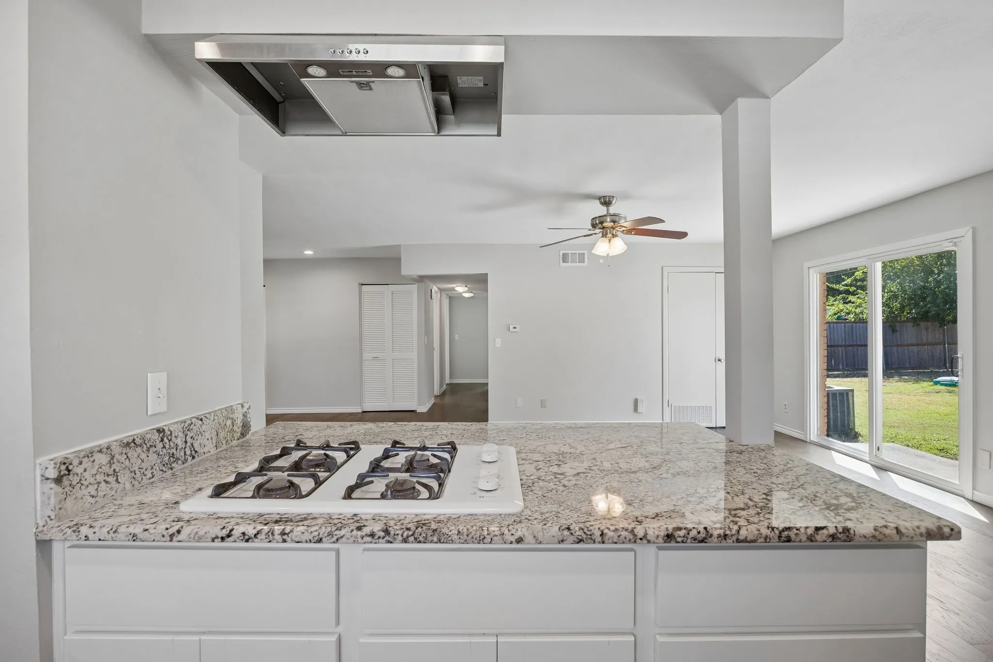 Single Family Residence For Sale in Dallas County , 1239 Evergreen Drive, Richardson, Texas 75080, 3 Bedroom, 2 Bathroom, 2 Garage spaces, 1,632 Sqft, built in 1959, mls#21312153, Real Estate Agent in Richardson, Homes For Sale in Dallas county, Homes For Sale in Richardson, Realtor in Richardson Texas, Real Estate Brokerage Independent Realty Texas, Luminita Cordes Realtor