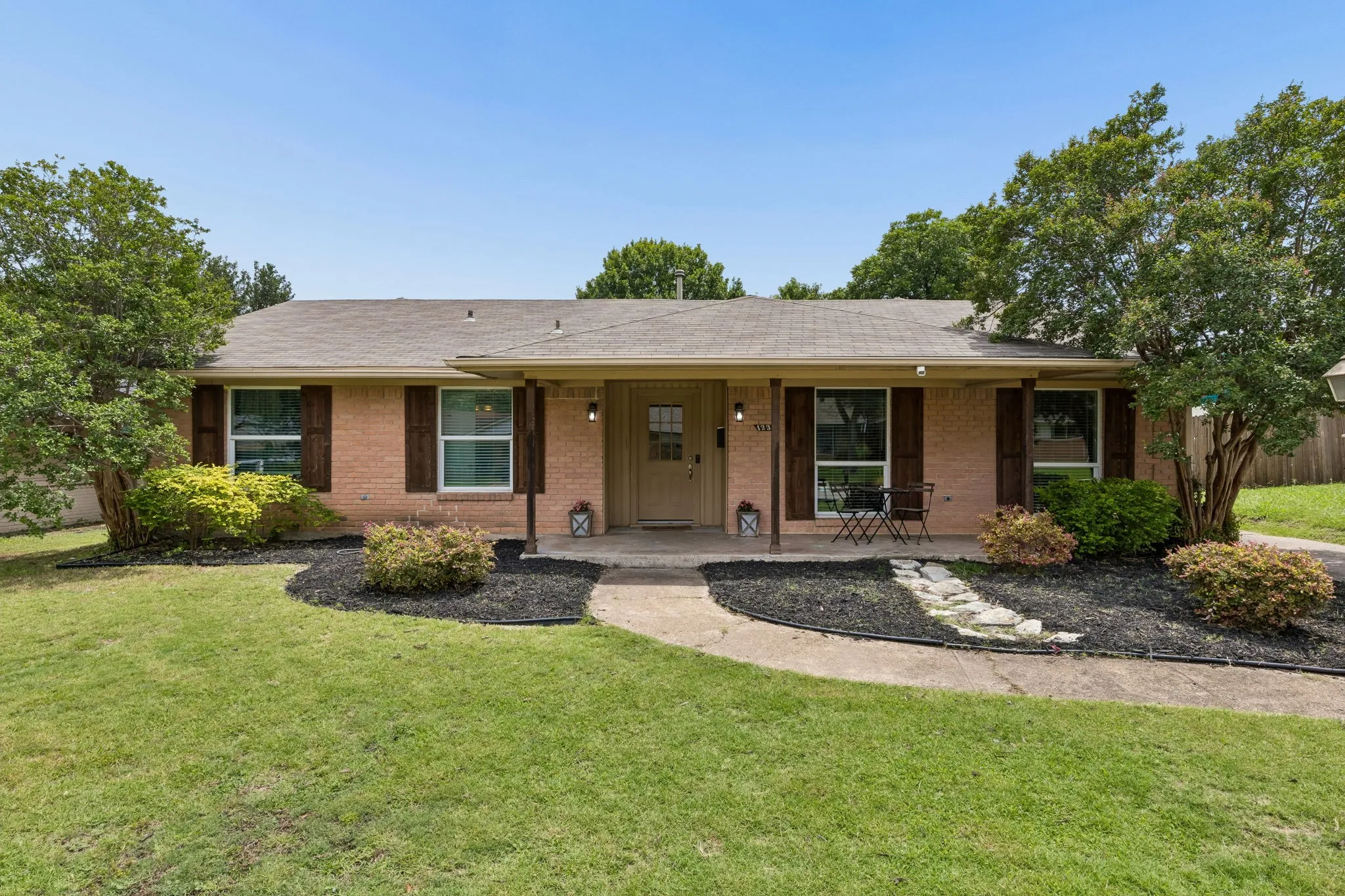 Single Family Residence For Sale in Dallas County , 1239 Evergreen Drive, Richardson, Texas 75080, 3 Bedroom, 2 Bathroom, 2 Garage spaces, 1,632 Sqft, built in 1959, mls#21312153, Real Estate Agent in Richardson, Homes For Sale in Dallas county, Homes For Sale in Richardson, Realtor in Richardson Texas, Real Estate Brokerage Independent Realty Texas, Luminita Cordes Realtor