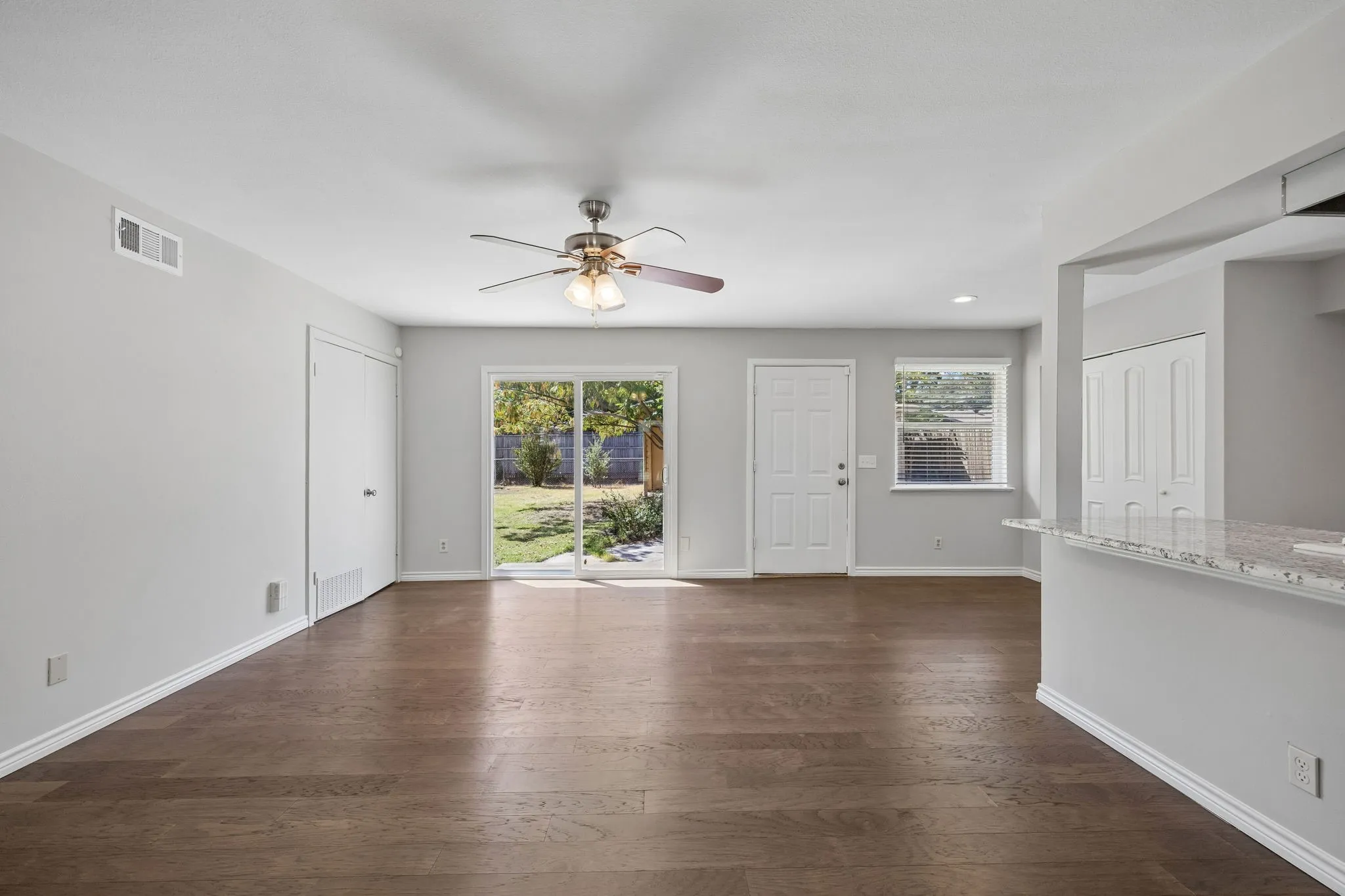 Single Family Residence For Sale in Dallas County , 1239 Evergreen Drive, Richardson, Texas 75080, 3 Bedroom, 2 Bathroom, 2 Garage spaces, 1,632 Sqft, built in 1959, mls#21312153, Real Estate Agent in Richardson, Homes For Sale in Dallas county, Homes For Sale in Richardson, Realtor in Richardson Texas, Real Estate Brokerage Independent Realty Texas, Luminita Cordes Realtor