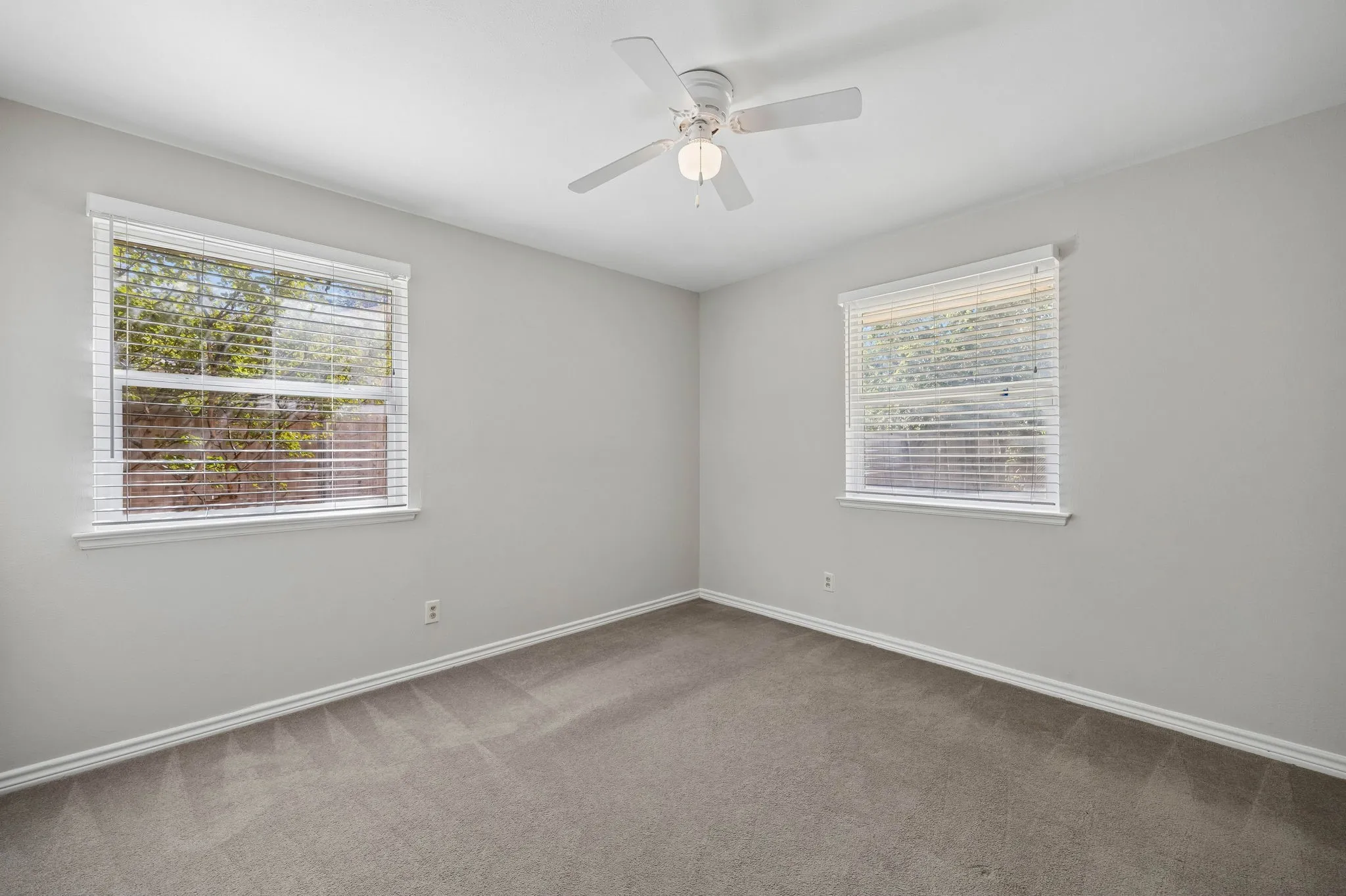 Single Family Residence For Sale in Dallas County , 1239 Evergreen Drive, Richardson, Texas 75080, 3 Bedroom, 2 Bathroom, 2 Garage spaces, 1,632 Sqft, built in 1959, mls#21312153, Real Estate Agent in Richardson, Homes For Sale in Dallas county, Homes For Sale in Richardson, Realtor in Richardson Texas, Real Estate Brokerage Independent Realty Texas, Luminita Cordes Realtor