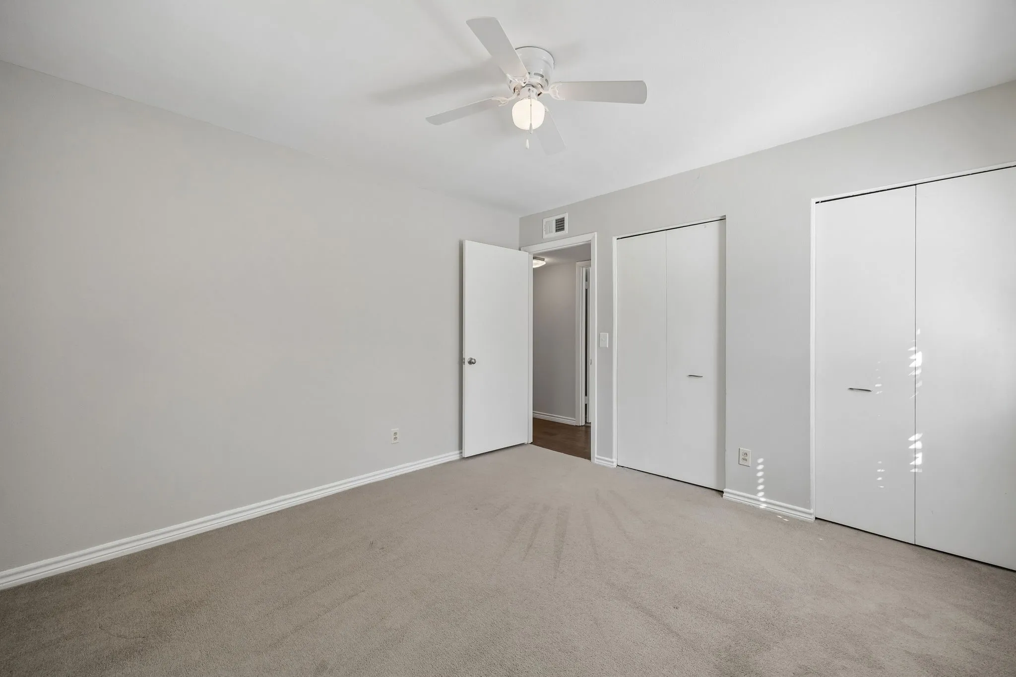 Single Family Residence For Sale in Dallas County , 1239 Evergreen Drive, Richardson, Texas 75080, 3 Bedroom, 2 Bathroom, 2 Garage spaces, 1,632 Sqft, built in 1959, mls#21312153, Real Estate Agent in Richardson, Homes For Sale in Dallas county, Homes For Sale in Richardson, Realtor in Richardson Texas, Real Estate Brokerage Independent Realty Texas, Luminita Cordes Realtor