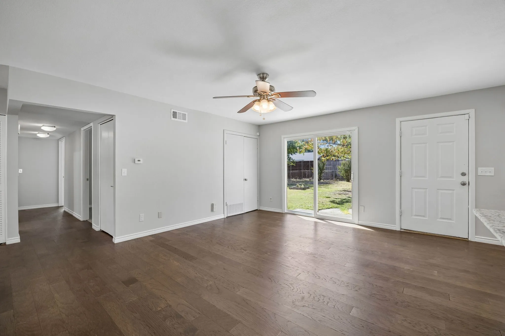 Single Family Residence For Sale in Dallas County , 1239 Evergreen Drive, Richardson, Texas 75080, 3 Bedroom, 2 Bathroom, 2 Garage spaces, 1,632 Sqft, built in 1959, mls#21312153, Real Estate Agent in Richardson, Homes For Sale in Dallas county, Homes For Sale in Richardson, Realtor in Richardson Texas, Real Estate Brokerage Independent Realty Texas, Luminita Cordes Realtor