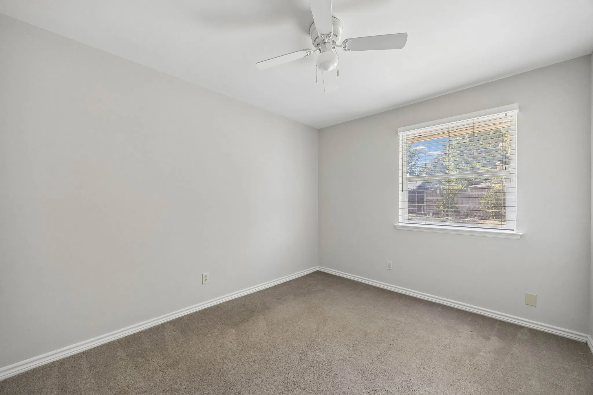 Single Family Residence For Sale in Dallas County , 1239 Evergreen Drive, Richardson, Texas 75080, 3 Bedroom, 2 Bathroom, 2 Garage spaces, 1,632 Sqft, built in 1959, mls#21312153, Real Estate Agent in Richardson, Homes For Sale in Dallas county, Homes For Sale in Richardson, Realtor in Richardson Texas, Real Estate Brokerage Independent Realty Texas, Luminita Cordes Realtor