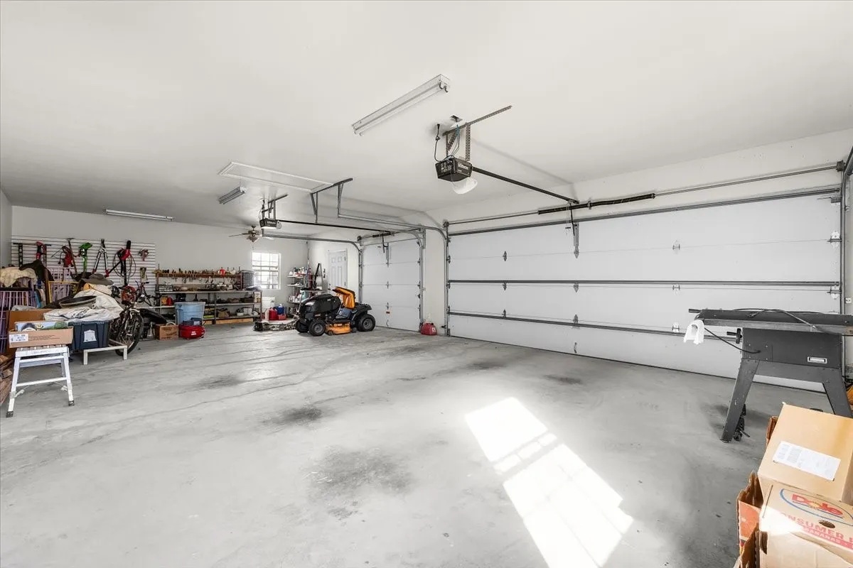 Single Family Residence For Sale in Tarrant County , 8248 Meadowbrook Drive, Fort Worth, Texas 76120, 5 Bedroom, 6 Bathroom, 3 Garage spaces, 5,582 Sqft, built in 1956, mls#21312290, Real Estate Agent in Fort Worth, Homes For Sale in Tarrant county, Homes For Sale in Fort Worth, Realtor in Fort Worth Texas, Real Estate Brokerage Independent Realty Texas, Luminita Cordes Realtor