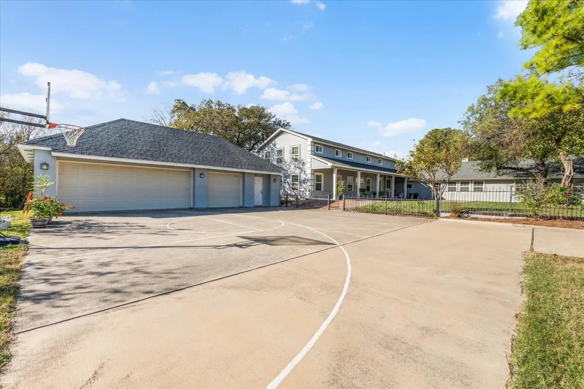 Single Family Residence For Sale in Tarrant County , 8248 Meadowbrook Drive, Fort Worth, Texas 76120, 5 Bedroom, 6 Bathroom, 3 Garage spaces, 5,582 Sqft, built in 1956, mls#21312290, Real Estate Agent in Fort Worth, Homes For Sale in Tarrant county, Homes For Sale in Fort Worth, Realtor in Fort Worth Texas, Real Estate Brokerage Independent Realty Texas, Luminita Cordes Realtor