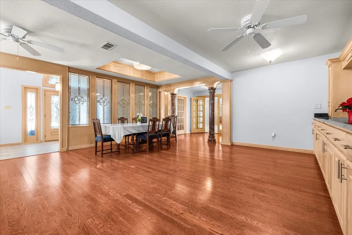 Single Family Residence For Sale in Tarrant County , 8248 Meadowbrook Drive, Fort Worth, Texas 76120, 5 Bedroom, 6 Bathroom, 3 Garage spaces, 5,582 Sqft, built in 1956, mls#21312290, Real Estate Agent in Fort Worth, Homes For Sale in Tarrant county, Homes For Sale in Fort Worth, Realtor in Fort Worth Texas, Real Estate Brokerage Independent Realty Texas, Luminita Cordes Realtor