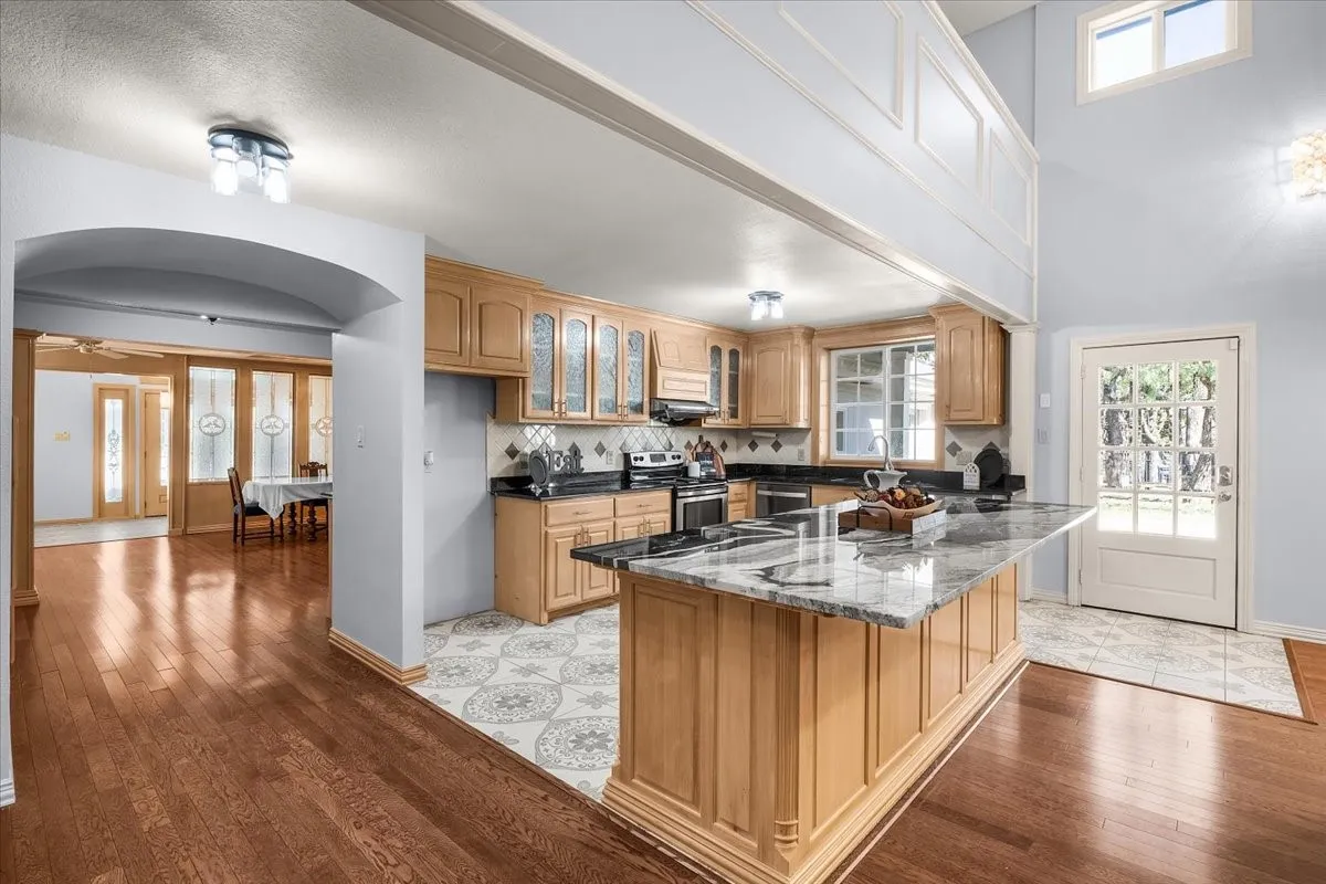 Single Family Residence For Sale in Tarrant County , 8248 Meadowbrook Drive, Fort Worth, Texas 76120, 5 Bedroom, 6 Bathroom, 3 Garage spaces, 5,582 Sqft, built in 1956, mls#21312290, Real Estate Agent in Fort Worth, Homes For Sale in Tarrant county, Homes For Sale in Fort Worth, Realtor in Fort Worth Texas, Real Estate Brokerage Independent Realty Texas, Luminita Cordes Realtor