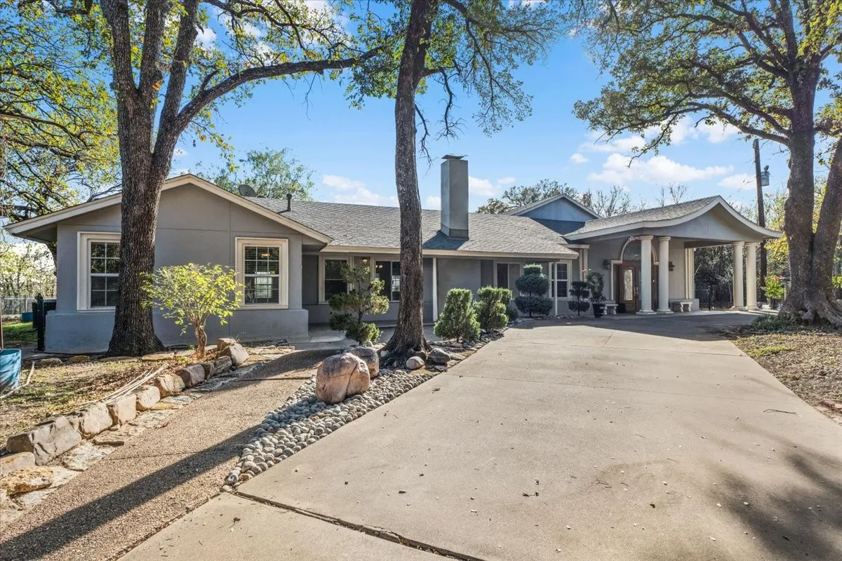 Single Family Residence For Sale in Tarrant County , 8248 Meadowbrook Drive, Fort Worth, Texas 76120, 5 Bedroom, 6 Bathroom, 3 Garage spaces, 5,582 Sqft, built in 1956, mls#21312290, Real Estate Agent in Fort Worth, Homes For Sale in Tarrant county, Homes For Sale in Fort Worth, Realtor in Fort Worth Texas, Real Estate Brokerage Independent Realty Texas, Luminita Cordes Realtor