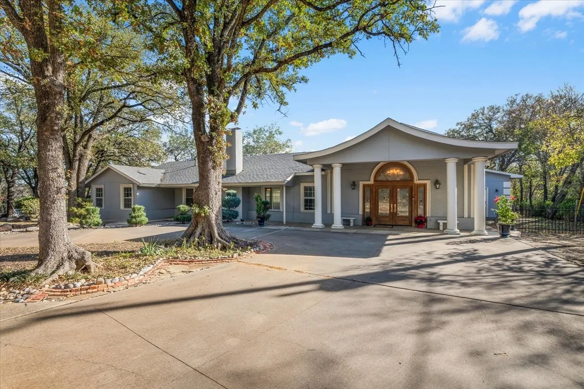 Single Family Residence For Sale in Tarrant County , 8248 Meadowbrook Drive, Fort Worth, Texas 76120, 5 Bedroom, 6 Bathroom, 3 Garage spaces, 5,582 Sqft, built in 1956, mls#21312290, Real Estate Agent in Fort Worth, Homes For Sale in Tarrant county, Homes For Sale in Fort Worth, Realtor in Fort Worth Texas, Real Estate Brokerage Independent Realty Texas, Luminita Cordes Realtor