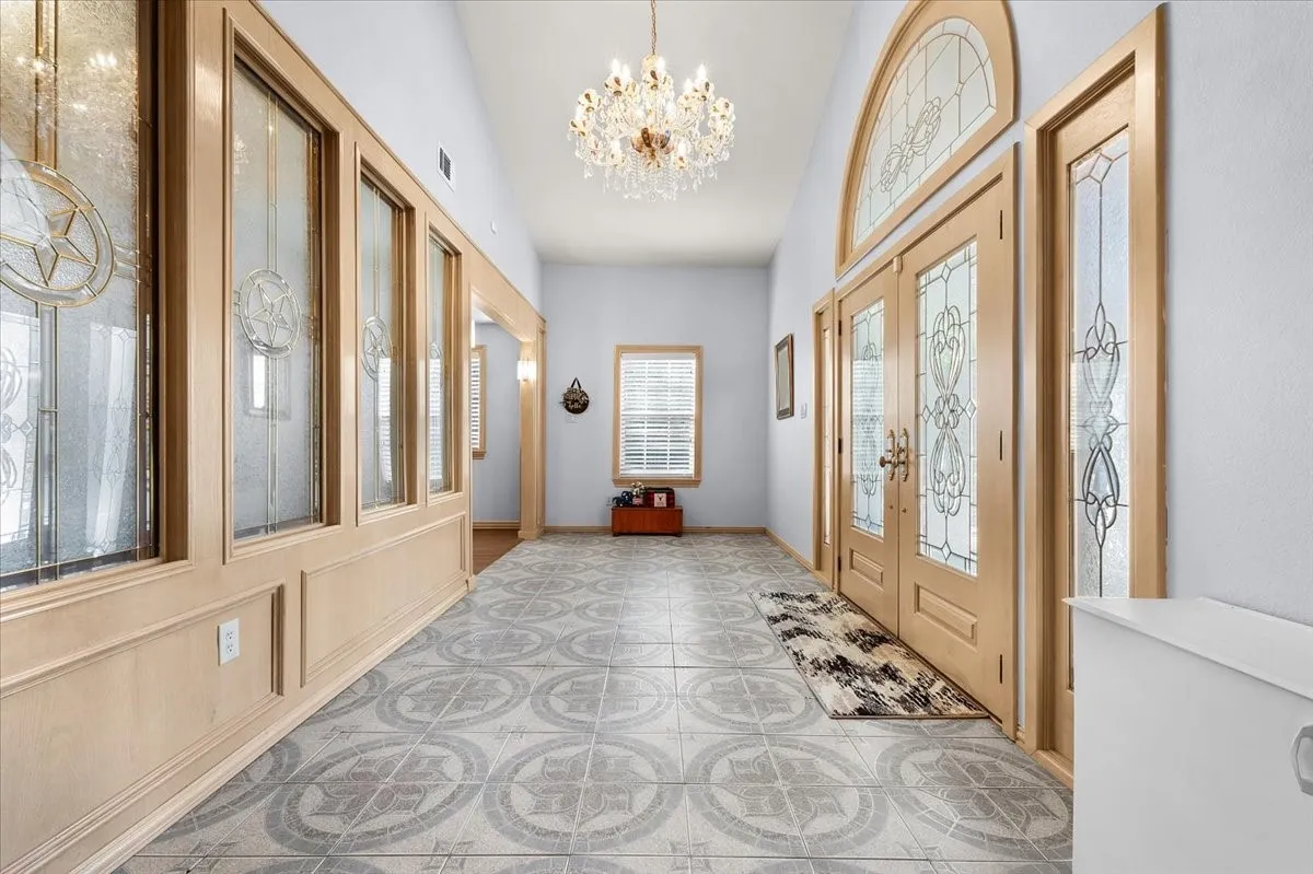 Single Family Residence For Sale in Tarrant County , 8248 Meadowbrook Drive, Fort Worth, Texas 76120, 5 Bedroom, 6 Bathroom, 3 Garage spaces, 5,582 Sqft, built in 1956, mls#21312290, Real Estate Agent in Fort Worth, Homes For Sale in Tarrant county, Homes For Sale in Fort Worth, Realtor in Fort Worth Texas, Real Estate Brokerage Independent Realty Texas, Luminita Cordes Realtor