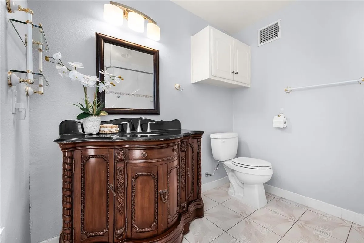 Single Family Residence For Sale in Tarrant County , 8248 Meadowbrook Drive, Fort Worth, Texas 76120, 5 Bedroom, 6 Bathroom, 3 Garage spaces, 5,582 Sqft, built in 1956, mls#21312290, Real Estate Agent in Fort Worth, Homes For Sale in Tarrant county, Homes For Sale in Fort Worth, Realtor in Fort Worth Texas, Real Estate Brokerage Independent Realty Texas, Luminita Cordes Realtor