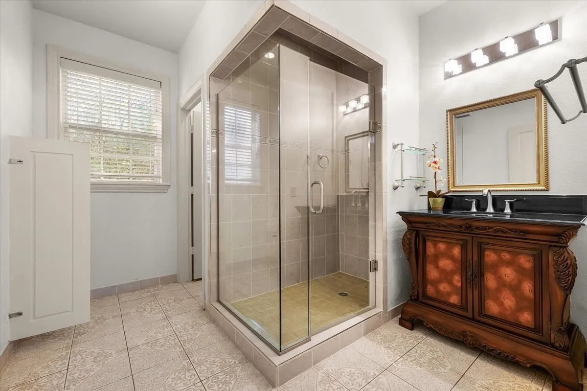 Single Family Residence For Sale in Tarrant County , 8248 Meadowbrook Drive, Fort Worth, Texas 76120, 5 Bedroom, 6 Bathroom, 3 Garage spaces, 5,582 Sqft, built in 1956, mls#21312290, Real Estate Agent in Fort Worth, Homes For Sale in Tarrant county, Homes For Sale in Fort Worth, Realtor in Fort Worth Texas, Real Estate Brokerage Independent Realty Texas, Luminita Cordes Realtor