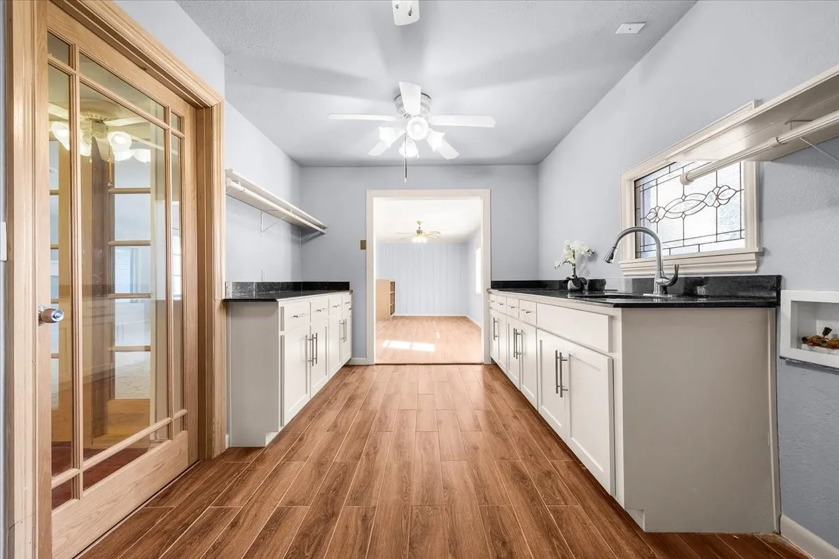 Single Family Residence For Sale in Tarrant County , 8248 Meadowbrook Drive, Fort Worth, Texas 76120, 5 Bedroom, 6 Bathroom, 3 Garage spaces, 5,582 Sqft, built in 1956, mls#21312290, Real Estate Agent in Fort Worth, Homes For Sale in Tarrant county, Homes For Sale in Fort Worth, Realtor in Fort Worth Texas, Real Estate Brokerage Independent Realty Texas, Luminita Cordes Realtor