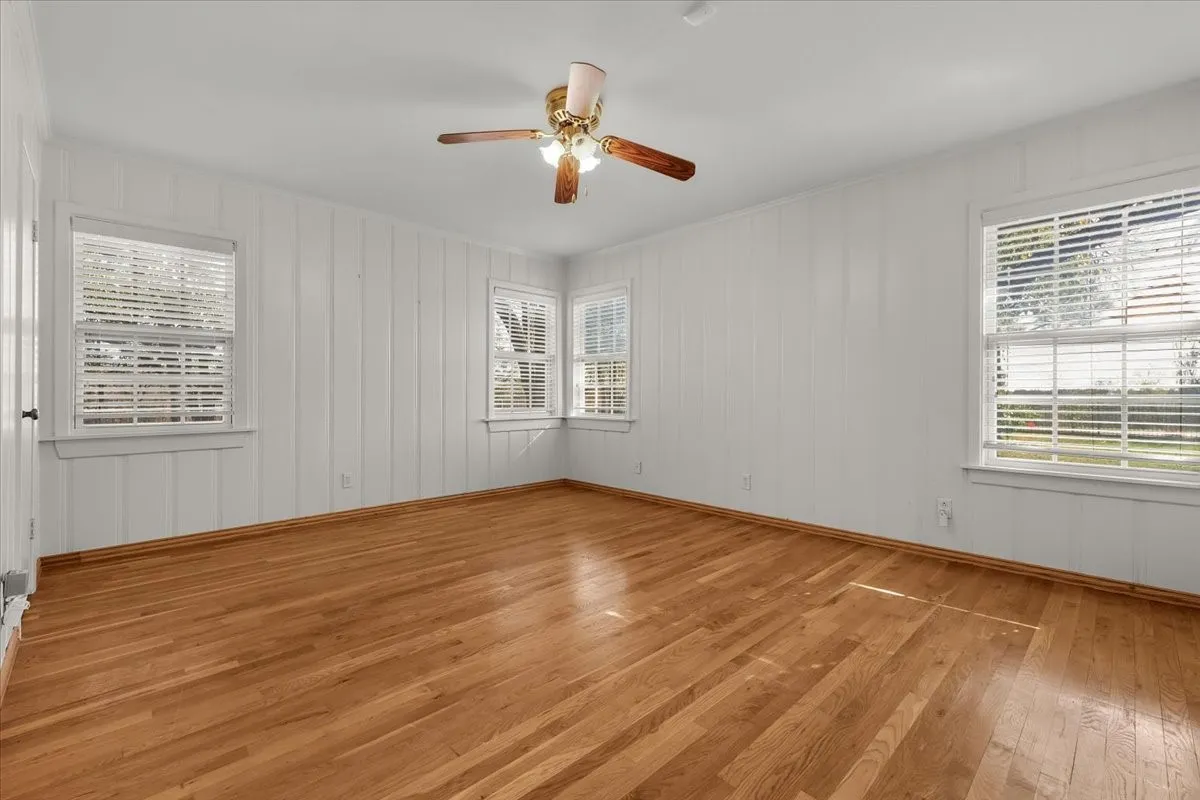 Single Family Residence For Sale in Tarrant County , 8248 Meadowbrook Drive, Fort Worth, Texas 76120, 5 Bedroom, 6 Bathroom, 3 Garage spaces, 5,582 Sqft, built in 1956, mls#21312290, Real Estate Agent in Fort Worth, Homes For Sale in Tarrant county, Homes For Sale in Fort Worth, Realtor in Fort Worth Texas, Real Estate Brokerage Independent Realty Texas, Luminita Cordes Realtor