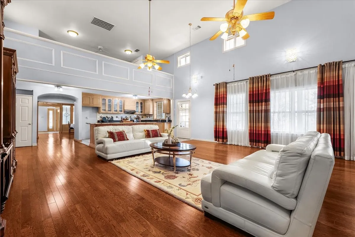 Single Family Residence For Sale in Tarrant County , 8248 Meadowbrook Drive, Fort Worth, Texas 76120, 5 Bedroom, 6 Bathroom, 3 Garage spaces, 5,582 Sqft, built in 1956, mls#21312290, Real Estate Agent in Fort Worth, Homes For Sale in Tarrant county, Homes For Sale in Fort Worth, Realtor in Fort Worth Texas, Real Estate Brokerage Independent Realty Texas, Luminita Cordes Realtor