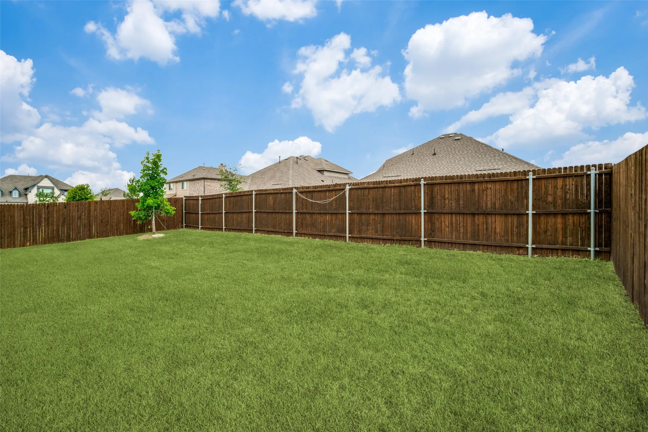 Single Family Residence For Sale in Collin County , 812 Woodview Court, Anna, Texas 75409, 4 Bedroom, 4 Bathroom, 2 Garage spaces, 3,516 Sqft, built in 2022, mls#21311391, Real Estate Agent in Anna, Homes For Sale in Collin county, Homes For Sale in Anna, Realtor in Anna Texas, Real Estate Brokerage Independent Realty Texas, Luminita Cordes Realtor