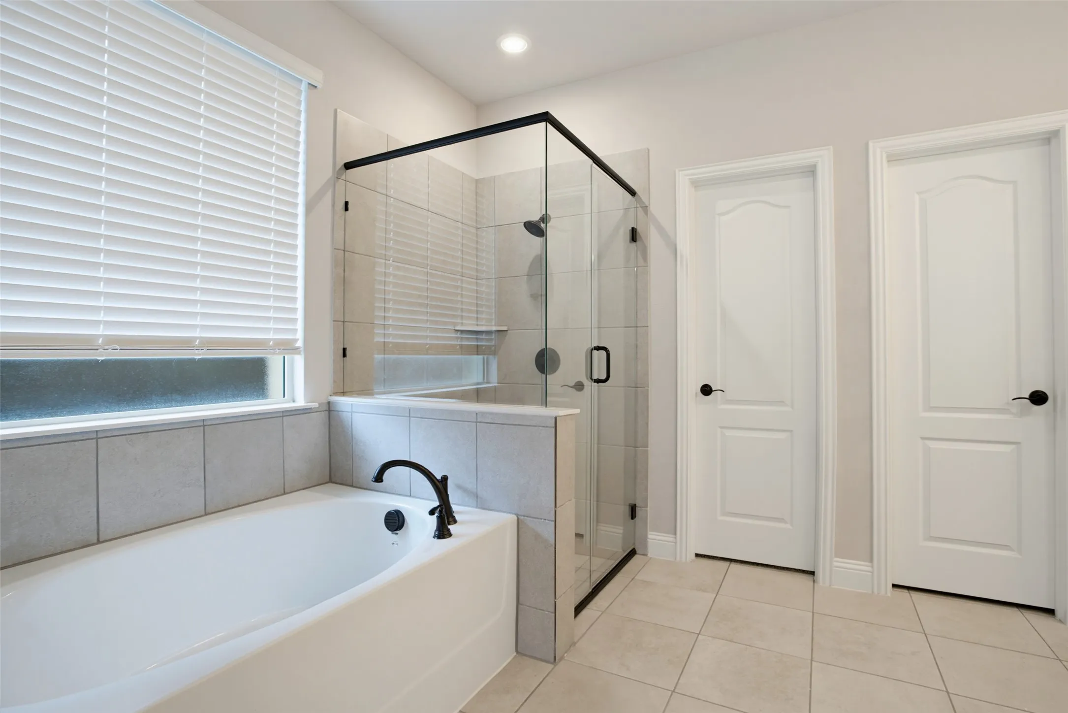 Single Family Residence For Sale in Collin County , 812 Woodview Court, Anna, Texas 75409, 4 Bedroom, 4 Bathroom, 2 Garage spaces, 3,516 Sqft, built in 2022, mls#21311391, Real Estate Agent in Anna, Homes For Sale in Collin county, Homes For Sale in Anna, Realtor in Anna Texas, Real Estate Brokerage Independent Realty Texas, Luminita Cordes Realtor