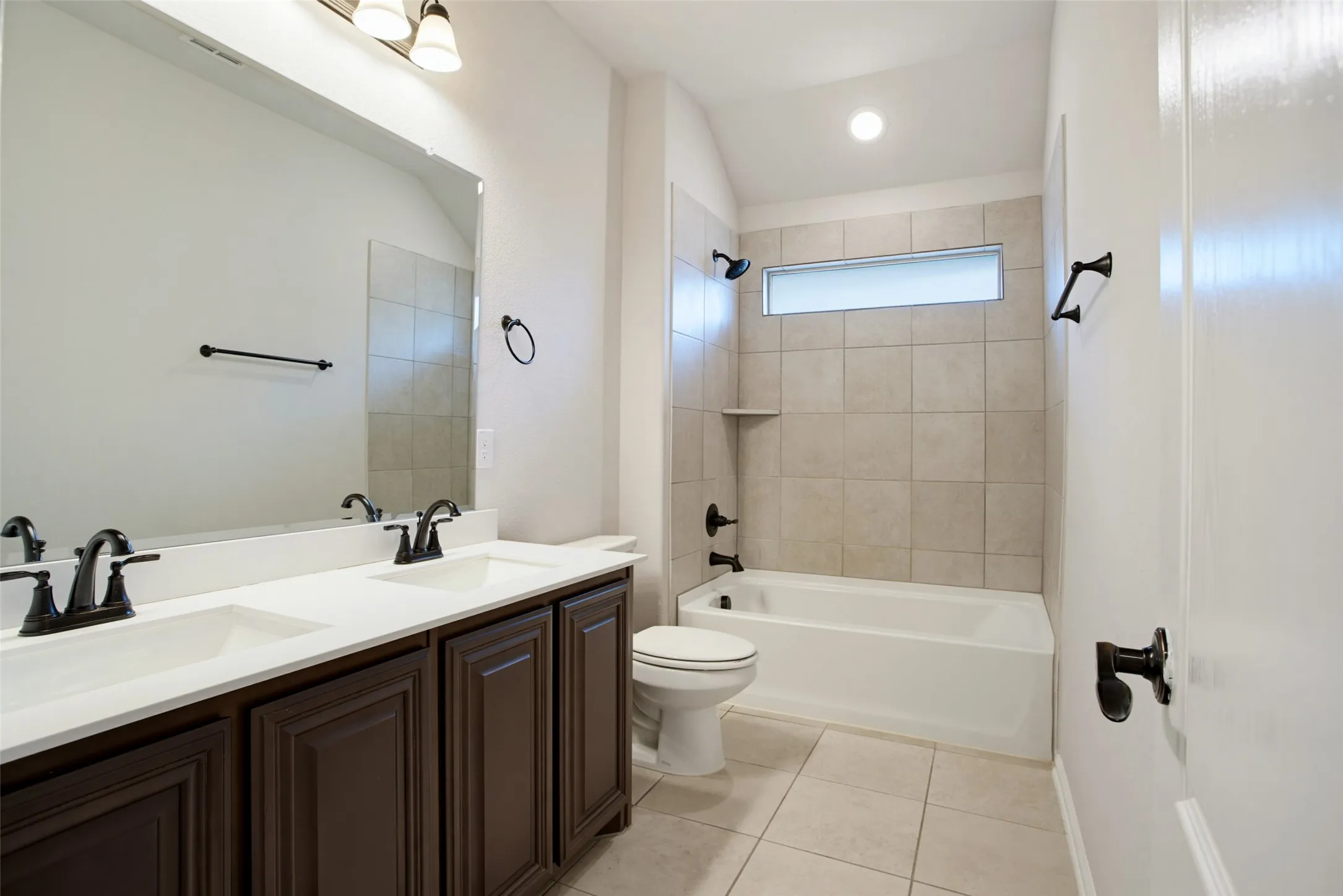 Single Family Residence For Sale in Collin County , 812 Woodview Court, Anna, Texas 75409, 4 Bedroom, 4 Bathroom, 2 Garage spaces, 3,516 Sqft, built in 2022, mls#21311391, Real Estate Agent in Anna, Homes For Sale in Collin county, Homes For Sale in Anna, Realtor in Anna Texas, Real Estate Brokerage Independent Realty Texas, Luminita Cordes Realtor