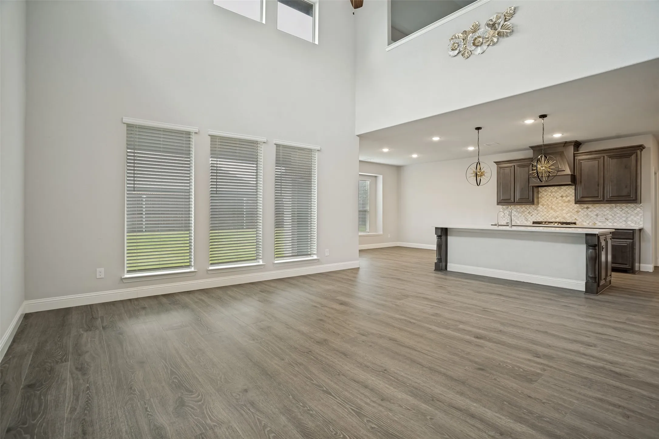 Single Family Residence For Sale in Collin County , 812 Woodview Court, Anna, Texas 75409, 4 Bedroom, 4 Bathroom, 2 Garage spaces, 3,516 Sqft, built in 2022, mls#21311391, Real Estate Agent in Anna, Homes For Sale in Collin county, Homes For Sale in Anna, Realtor in Anna Texas, Real Estate Brokerage Independent Realty Texas, Luminita Cordes Realtor