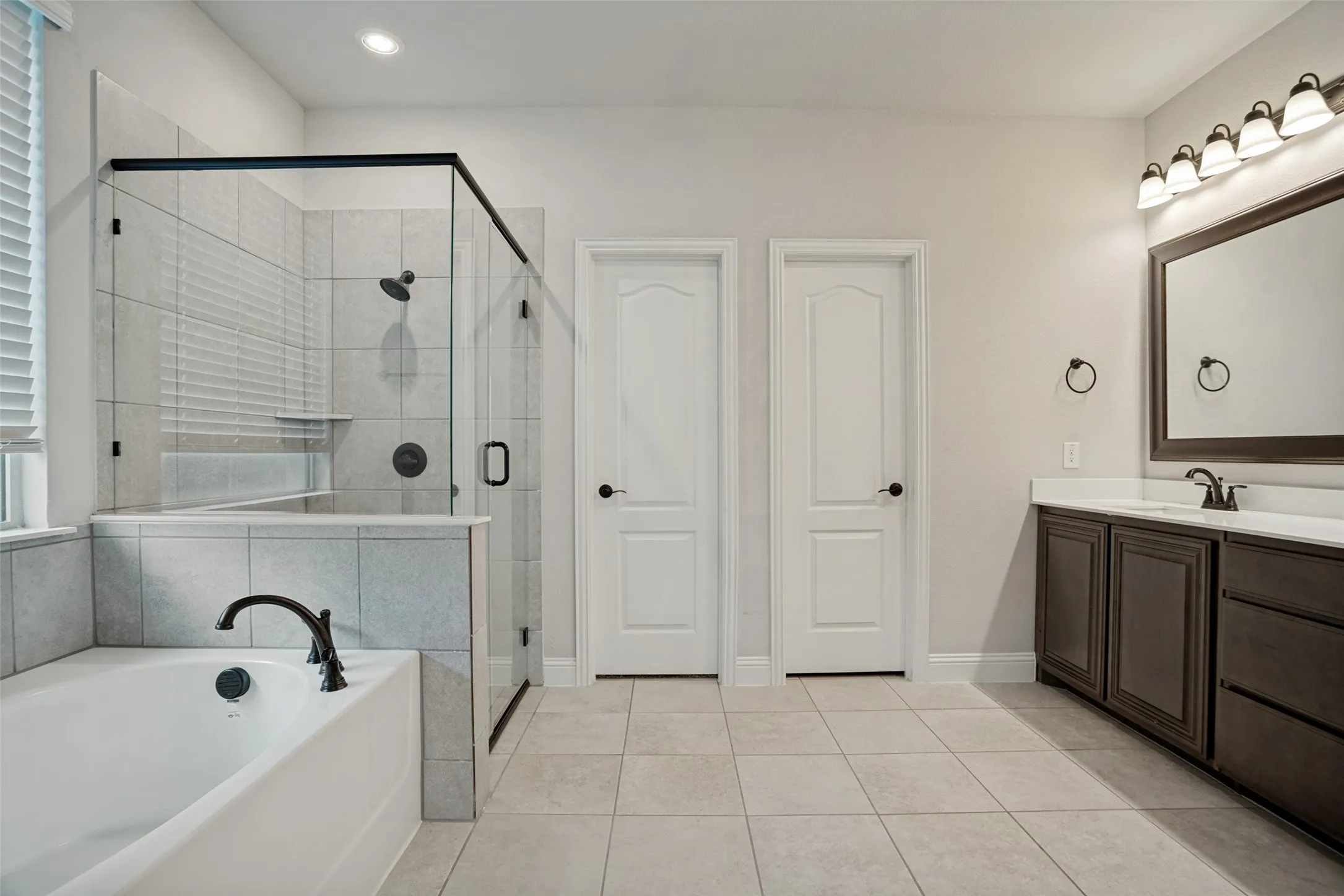 Single Family Residence For Sale in Collin County , 812 Woodview Court, Anna, Texas 75409, 4 Bedroom, 4 Bathroom, 2 Garage spaces, 3,516 Sqft, built in 2022, mls#21311391, Real Estate Agent in Anna, Homes For Sale in Collin county, Homes For Sale in Anna, Realtor in Anna Texas, Real Estate Brokerage Independent Realty Texas, Luminita Cordes Realtor
