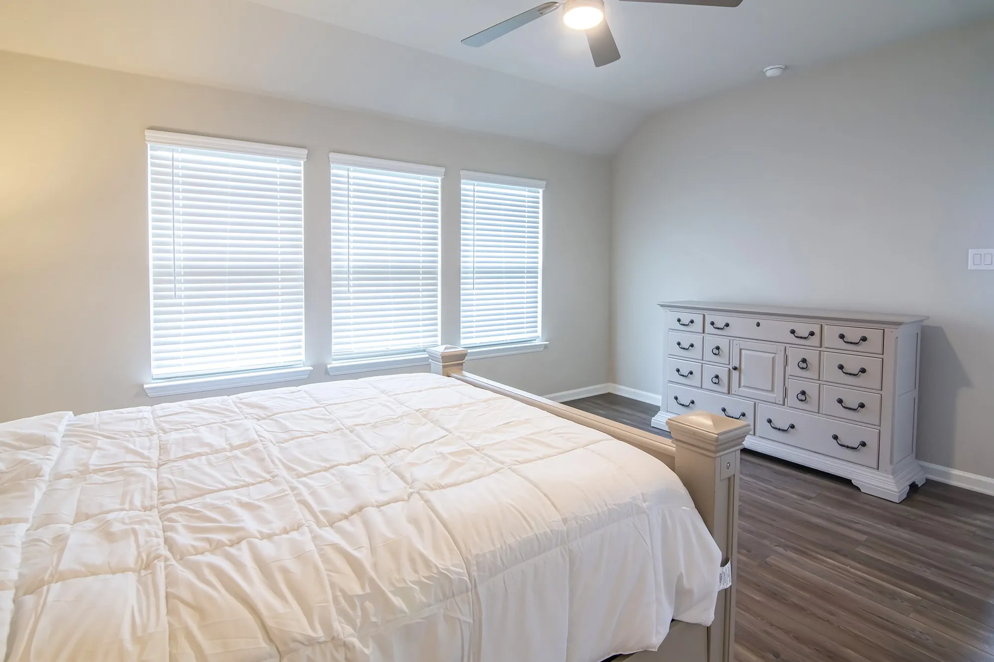 Single Family Residence For Rent in Ellis County , 4718 BUTTONBUSH DR, Venus, Texas 76084, 4 Bedrooms, 3 Bathrooms, 3 Garage spaces, 2,193 Sqft, built in 2021, Price $3,200, mls#21312311, Real Estate Agent in Venus, Homes For Rent in Ellis county, Homes For Rent in Venus, Realtor in Venus Texas, Real Estate Brokerage Independent Realty Texas, Luminita Cordes Realtor