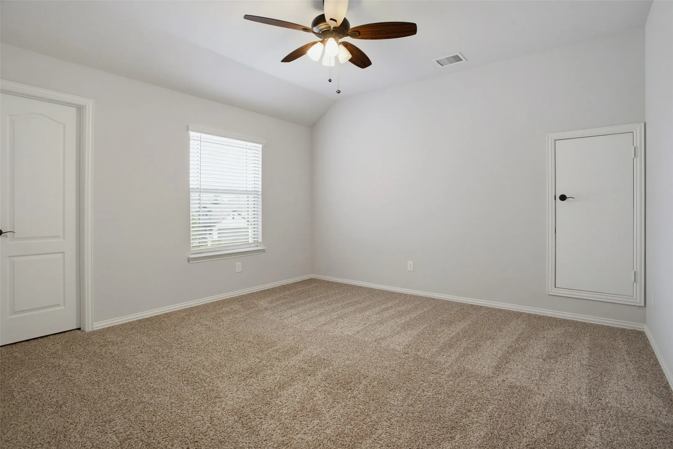 Single Family Residence For Rent in Collin County , 812 Woodview Court, Anna, Texas 75409, 4 Bedroom, 4 Bathroom, 2 Garage spaces, 3,516 Sqft, built in 2022, Price $3,850, mls#21312310, Real Estate Agent in Anna, Homes For Rent in Collin county, Homes For Rent in Anna, Realtor in Anna Texas, Real Estate Brokerage Independent Realty Texas, Luminita Cordes Realtor